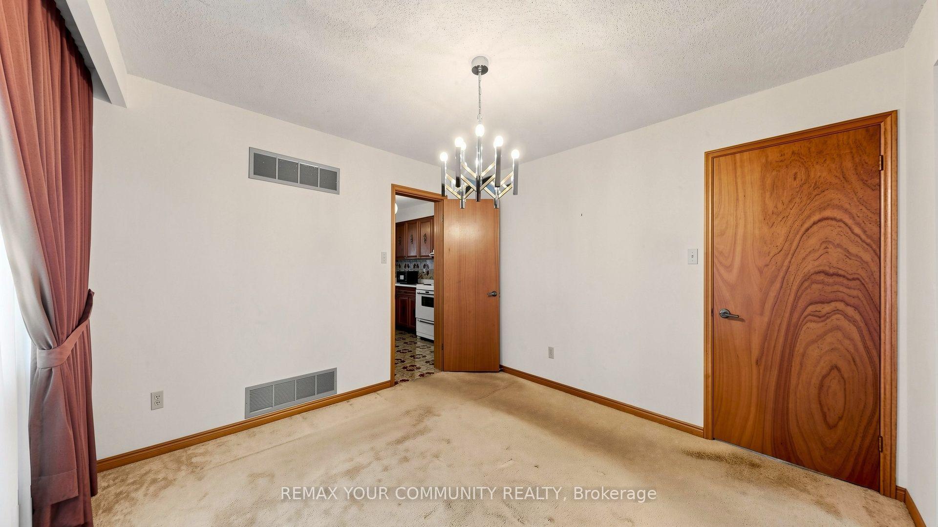 Photo 10 of 2 Trimontium Crescent, Toronto, East York — HOMEH