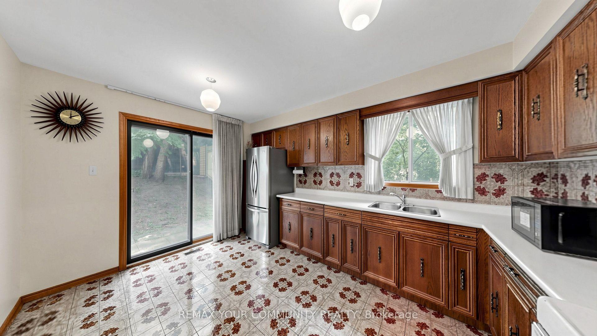 Photo 12 of 2 Trimontium Crescent, Toronto, East York — HOMEH