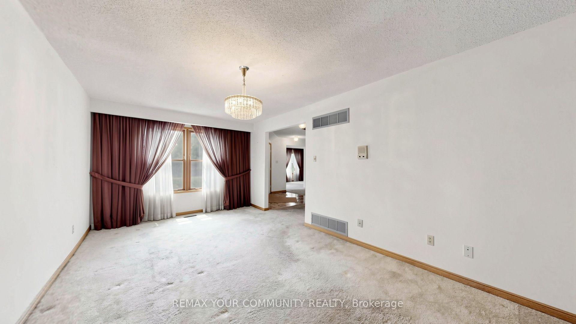 Photo 16 of 2 Trimontium Crescent, Toronto, East York — HOMEH