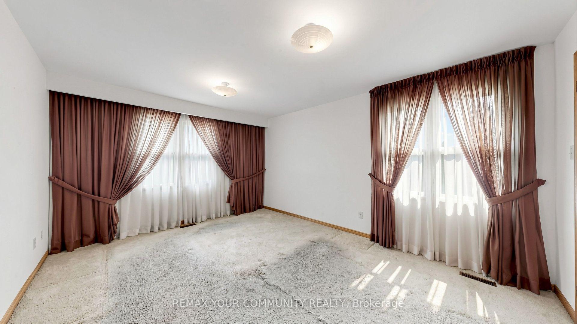 Photo 25 of 2 Trimontium Crescent, Toronto, East York — HOMEH