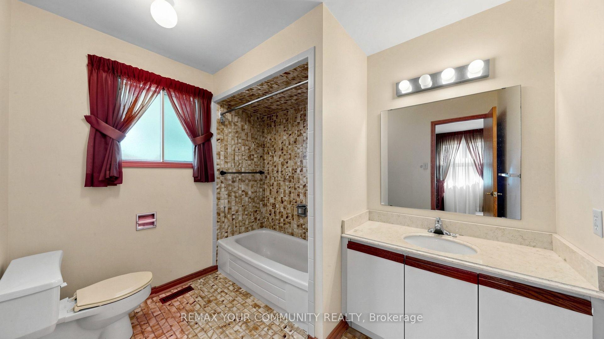 Photo 27 of 2 Trimontium Crescent, Toronto, East York — HOMEH