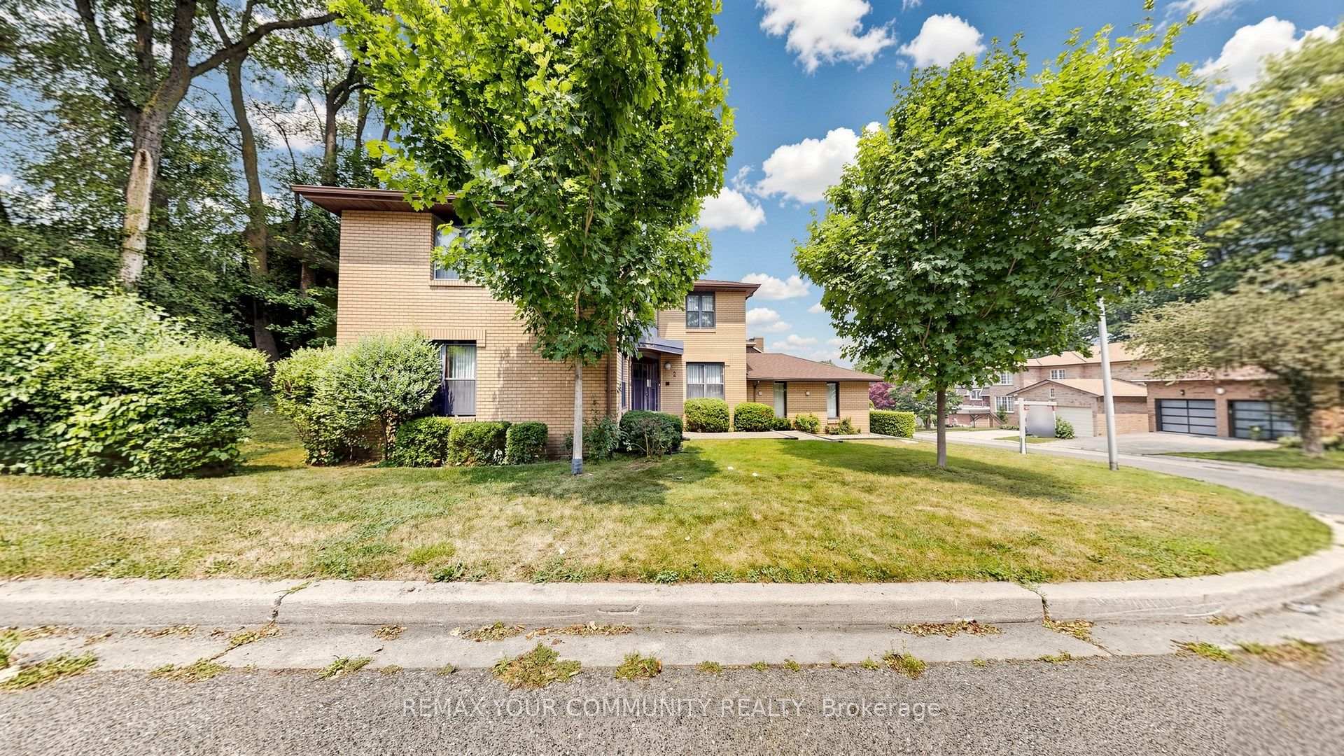 Photo 44 of 2 Trimontium Crescent, Toronto, East York — HOMEH