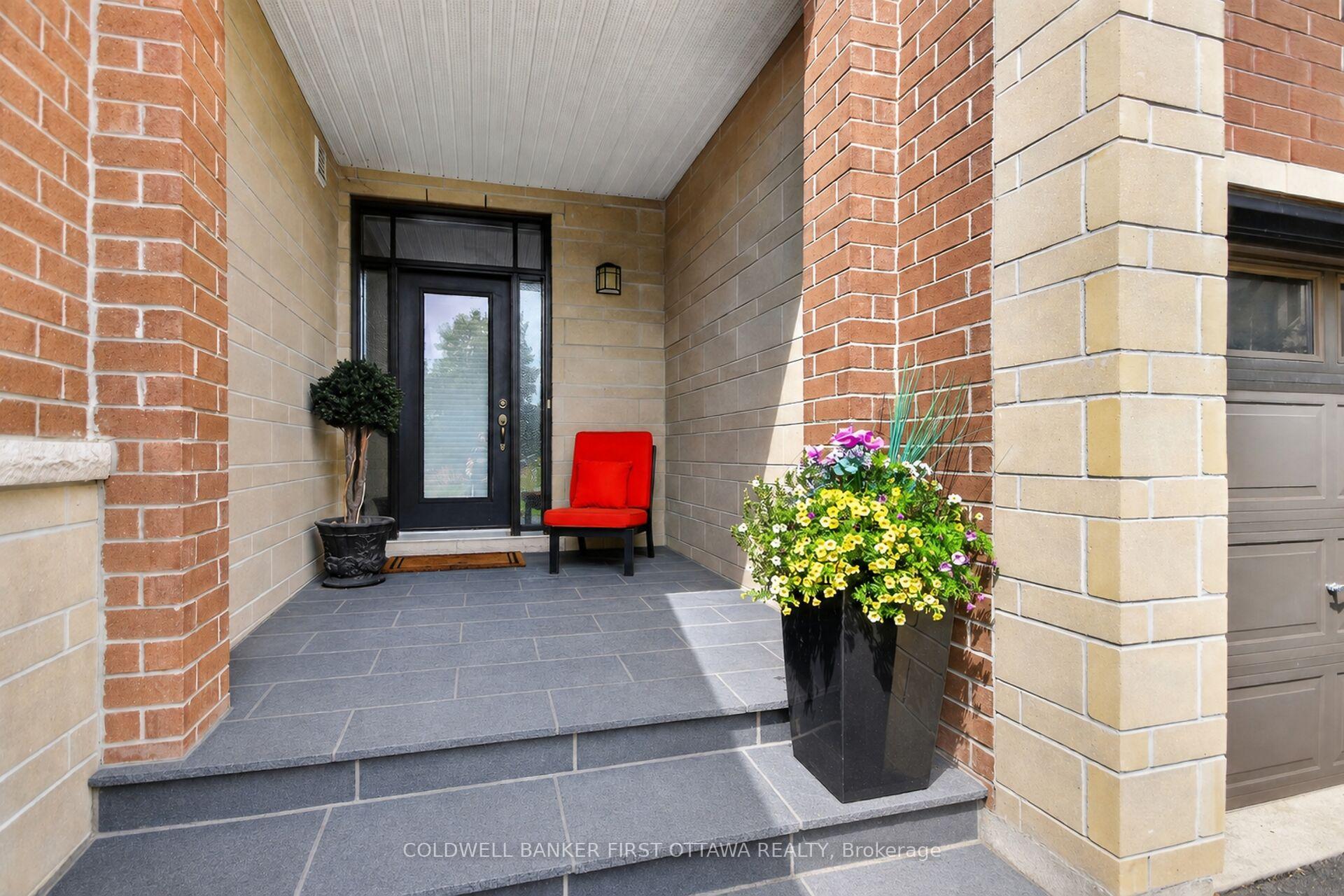Photo 2 of 184 Mattingly Way, Ottawa, Riverside South/Gloucester Glen — HOMEH