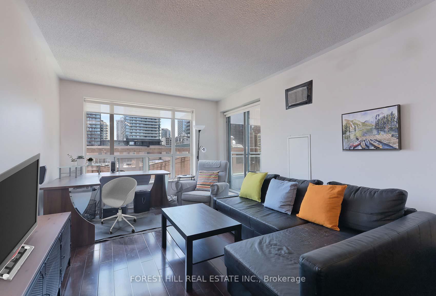 Photo of Unit 613, 887 Bay Street