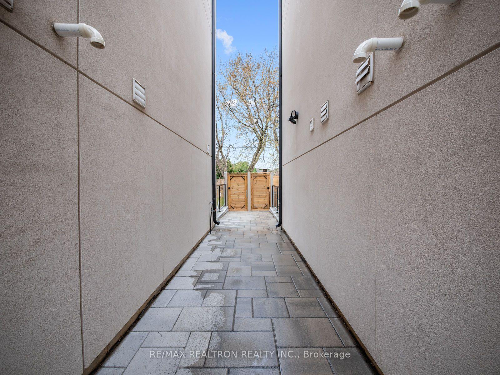 Photo 5 of Unit Lower, 10 Katherine Road, North York, Downsview-Roding-CFB — HOMEH