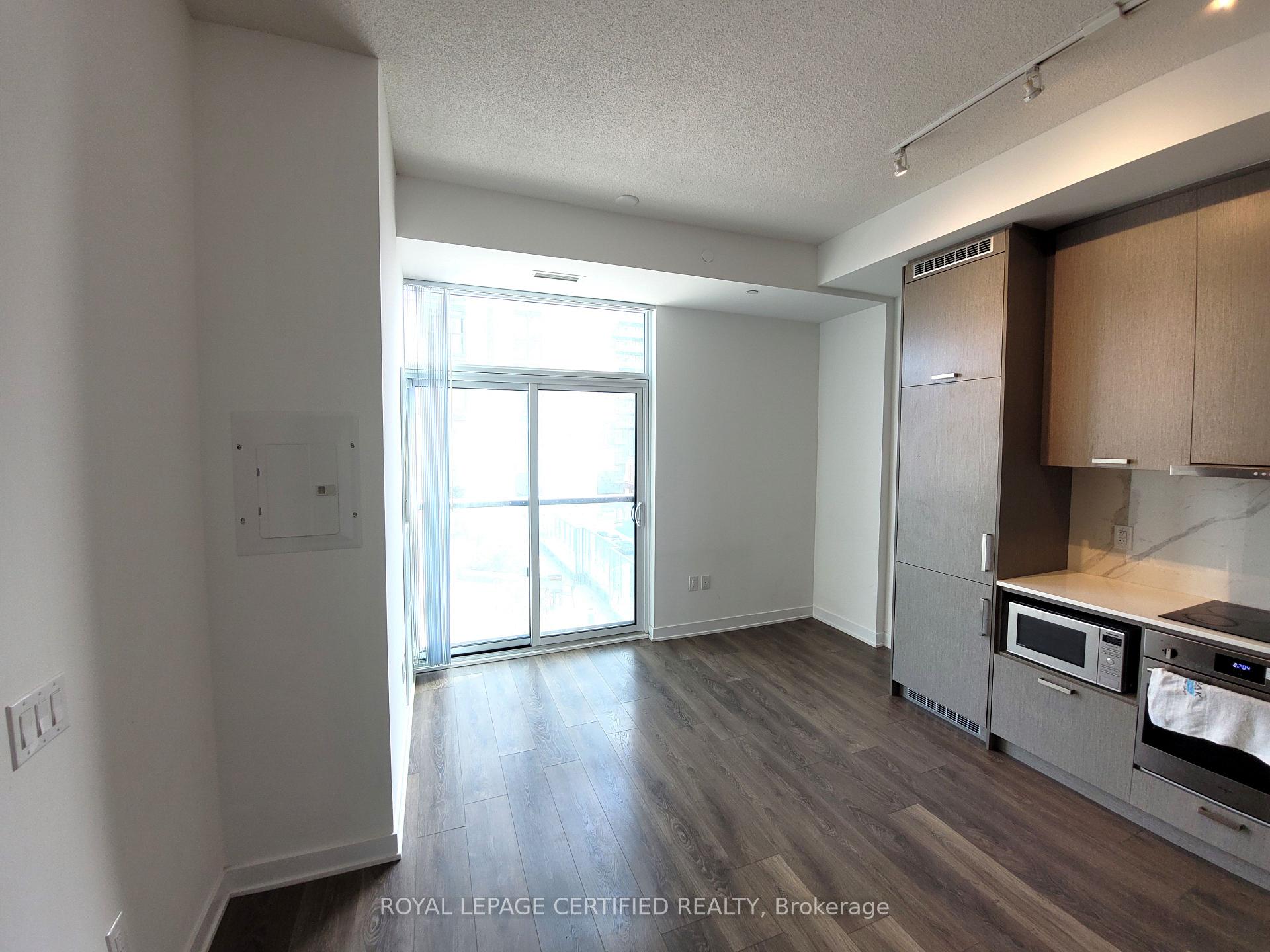 Photo 4 of Unit 503, 10 Honeycrisp Crescent, Vaughan, Vaughan Corporate Centre — HOMEH
