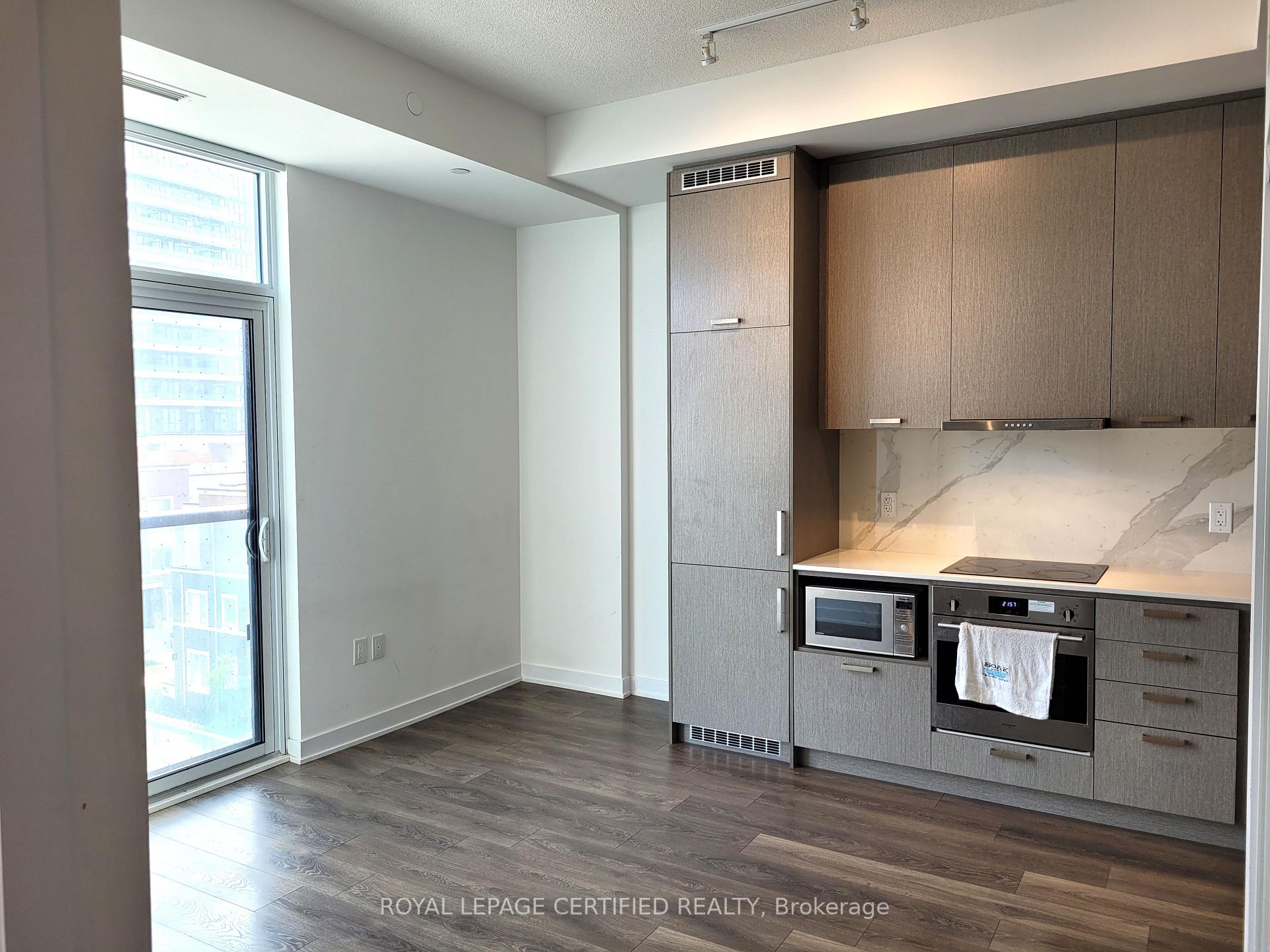 Photo 5 of Unit 503, 10 Honeycrisp Crescent, Vaughan, Vaughan Corporate Centre — HOMEH