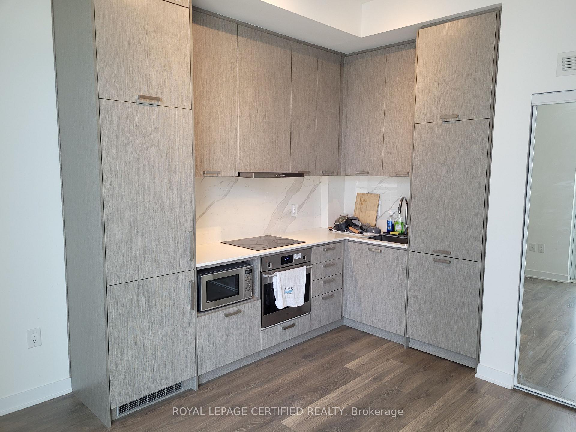 Photo 6 of Unit 503, 10 Honeycrisp Crescent, Vaughan, Vaughan Corporate Centre — HOMEH