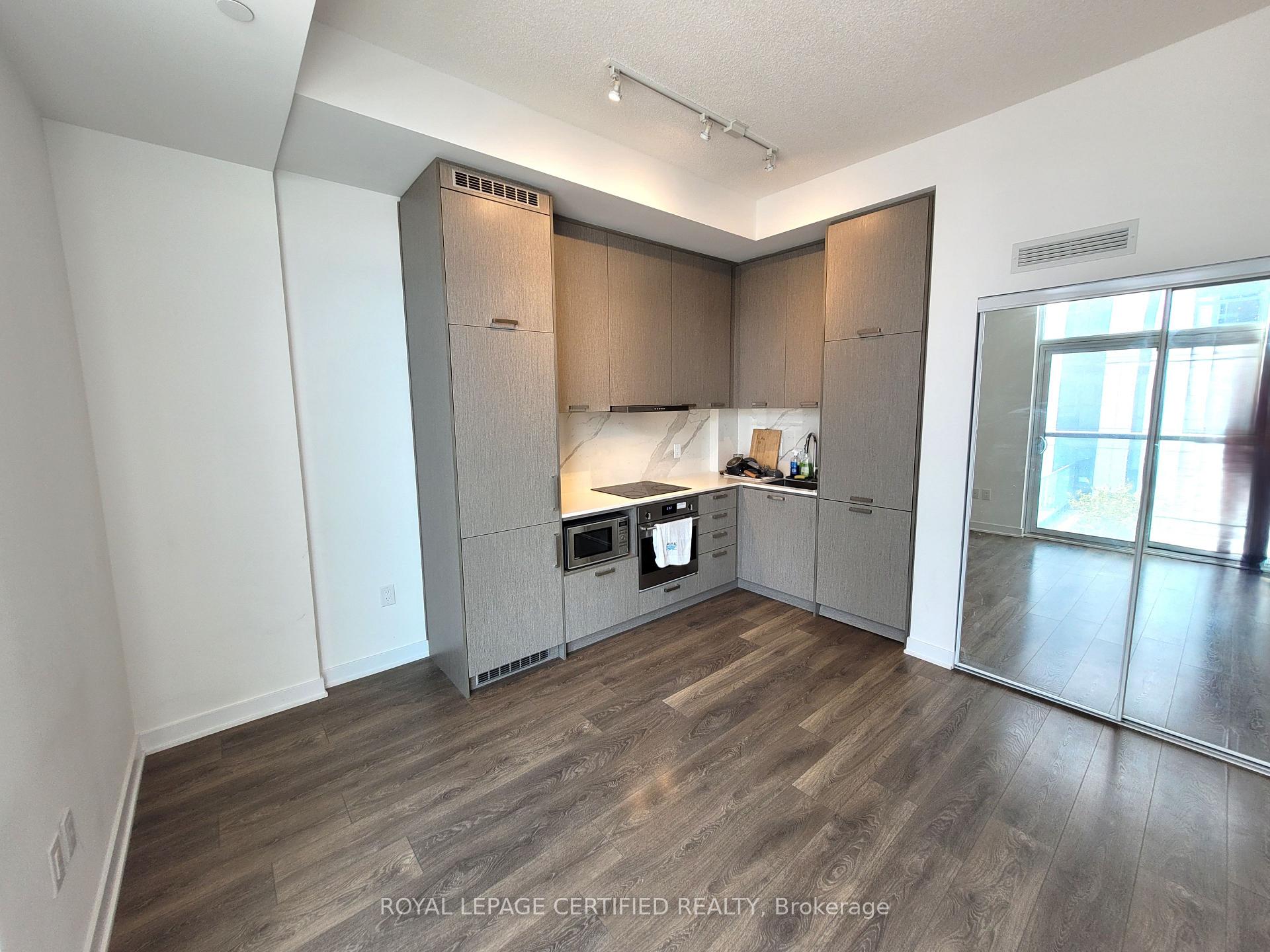 Photo 7 of Unit 503, 10 Honeycrisp Crescent, Vaughan, Vaughan Corporate Centre — HOMEH