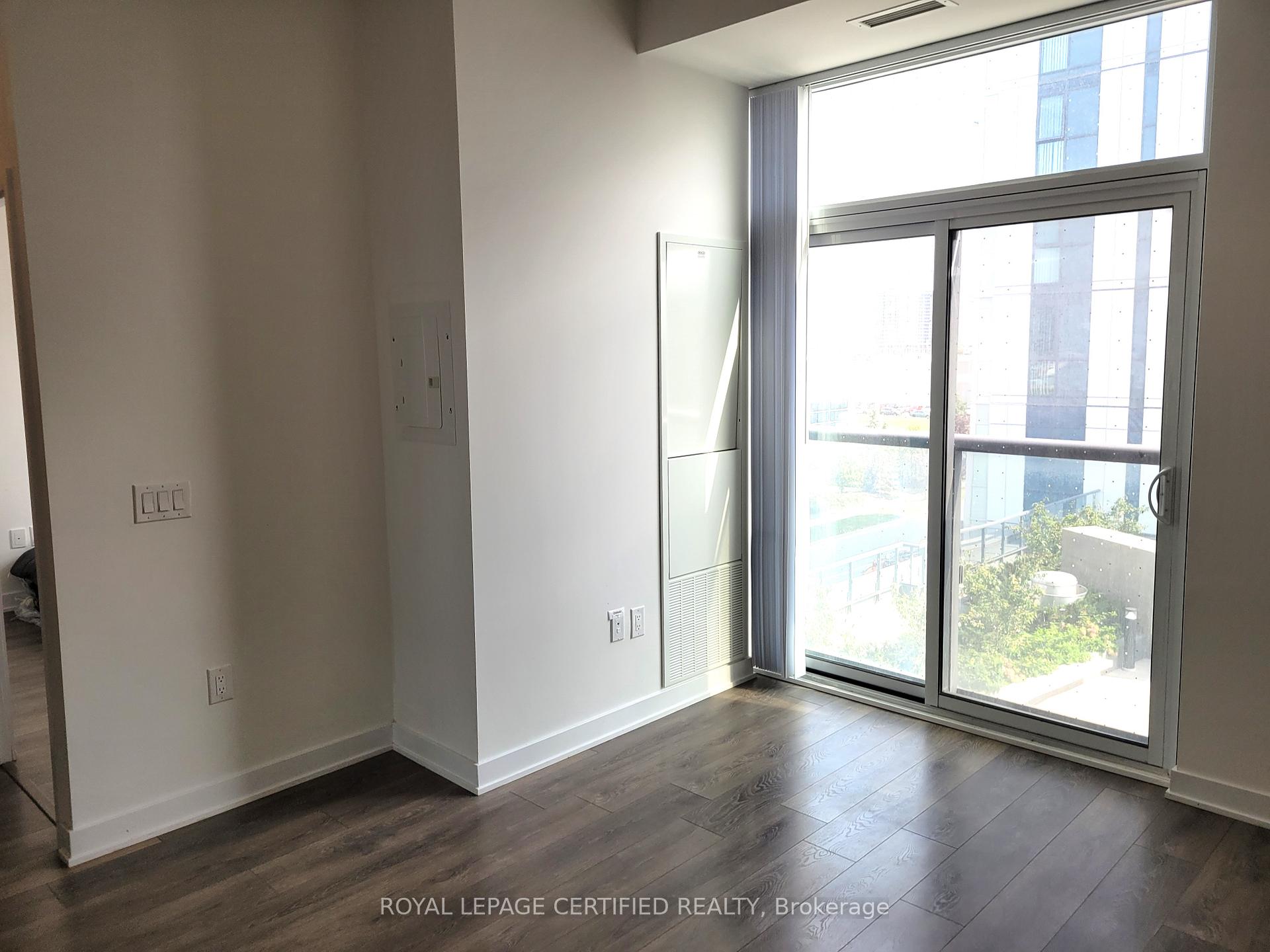 Photo 8 of Unit 503, 10 Honeycrisp Crescent, Vaughan, Vaughan Corporate Centre — HOMEH