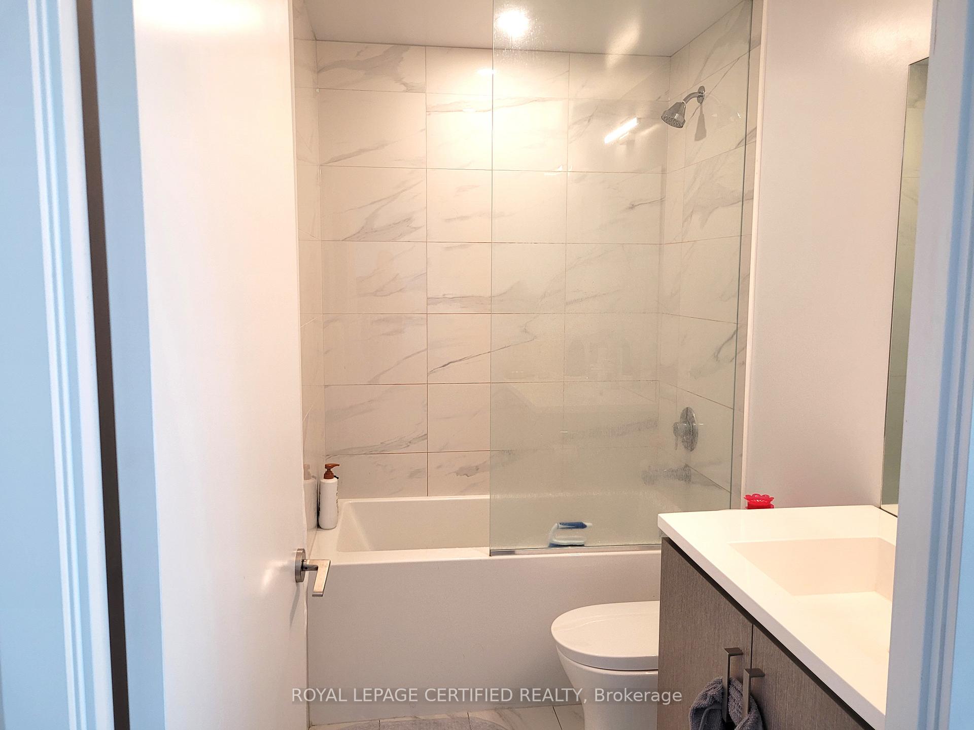 Photo 14 of Unit 503, 10 Honeycrisp Crescent, Vaughan, Vaughan Corporate Centre — HOMEH
