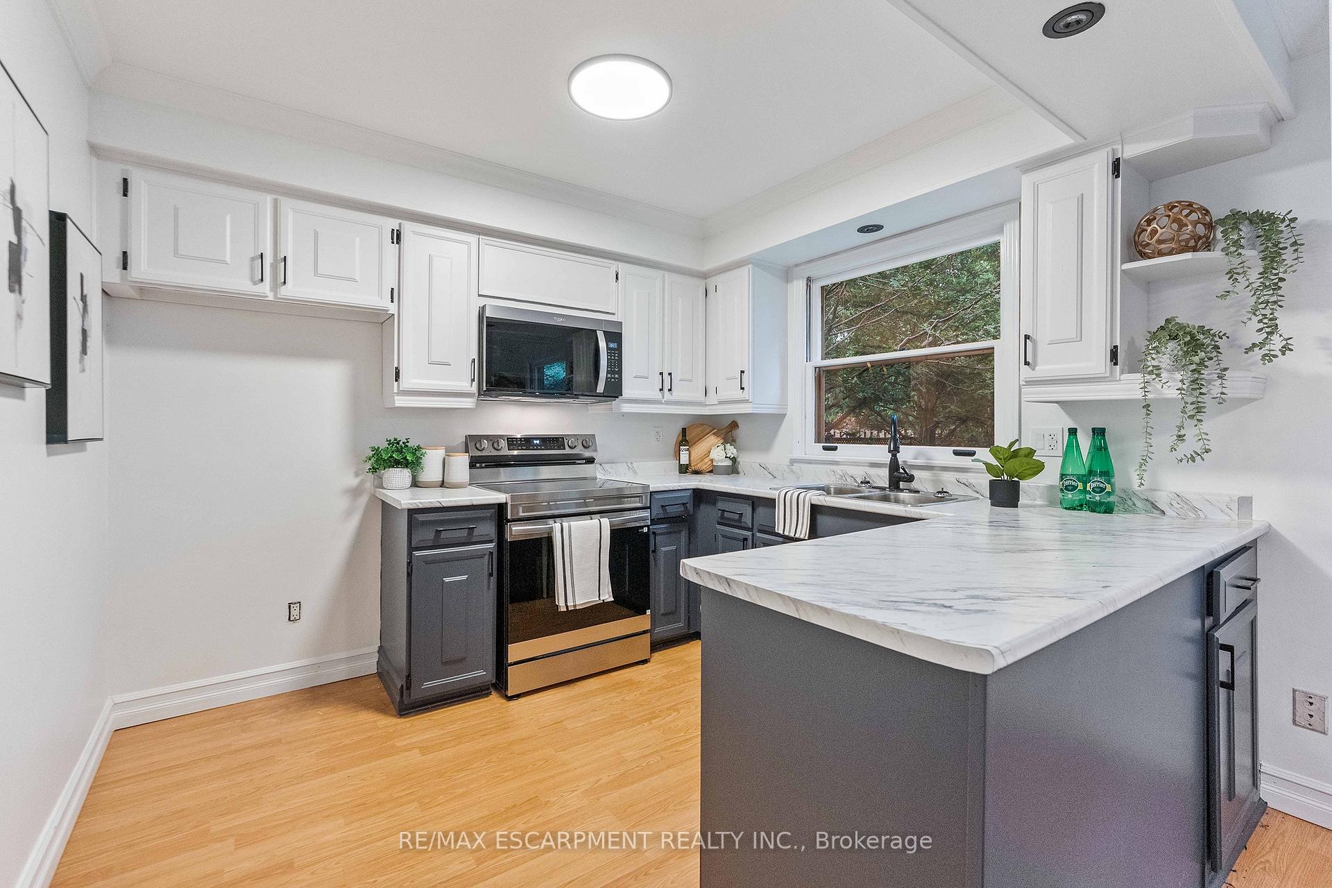 Photo 5 of 786 Edistel Crescent, Mississauga, Lorne Park — HOMEH