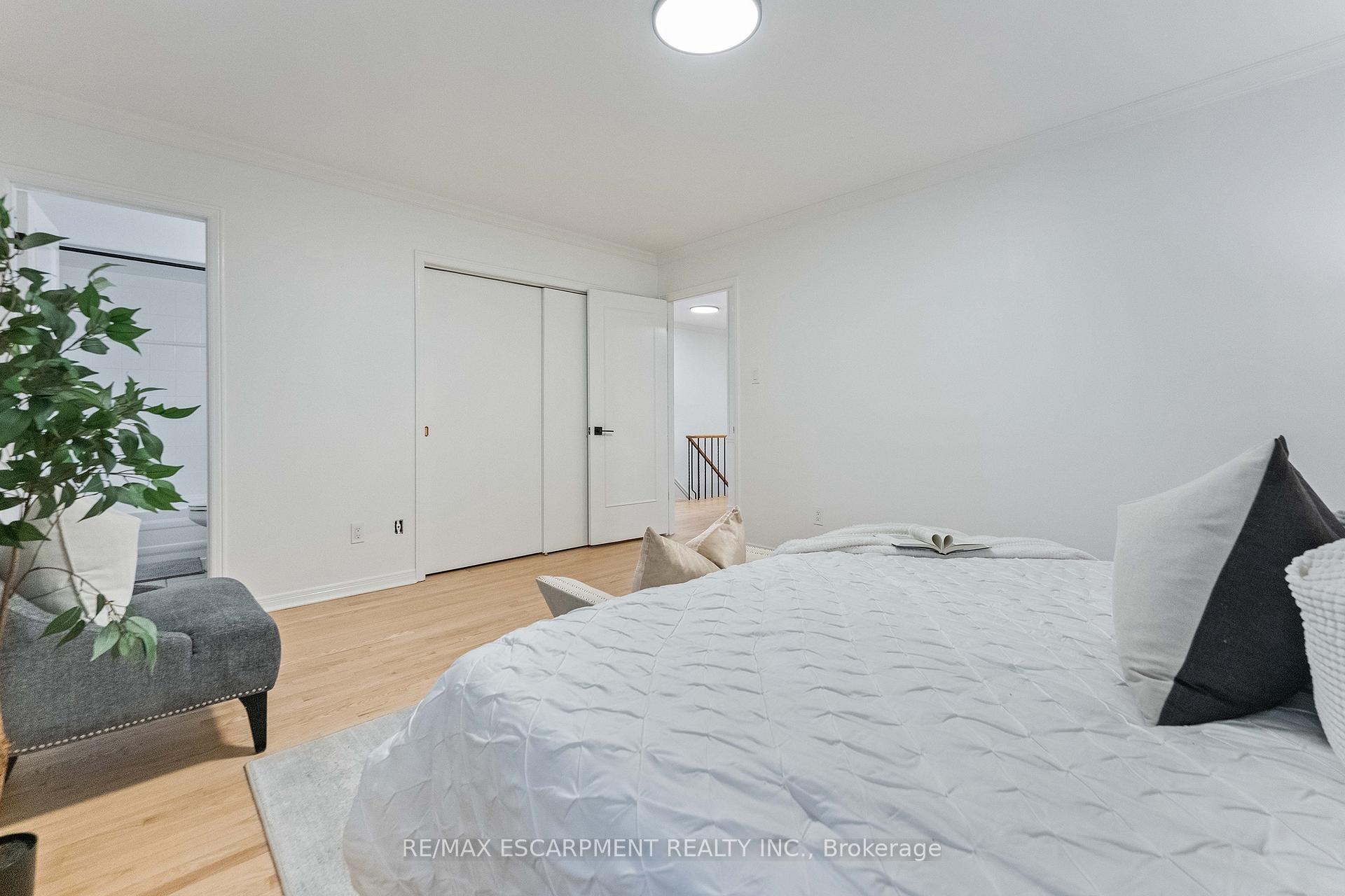 Photo 19 of 786 Edistel Crescent, Mississauga, Lorne Park — HOMEH