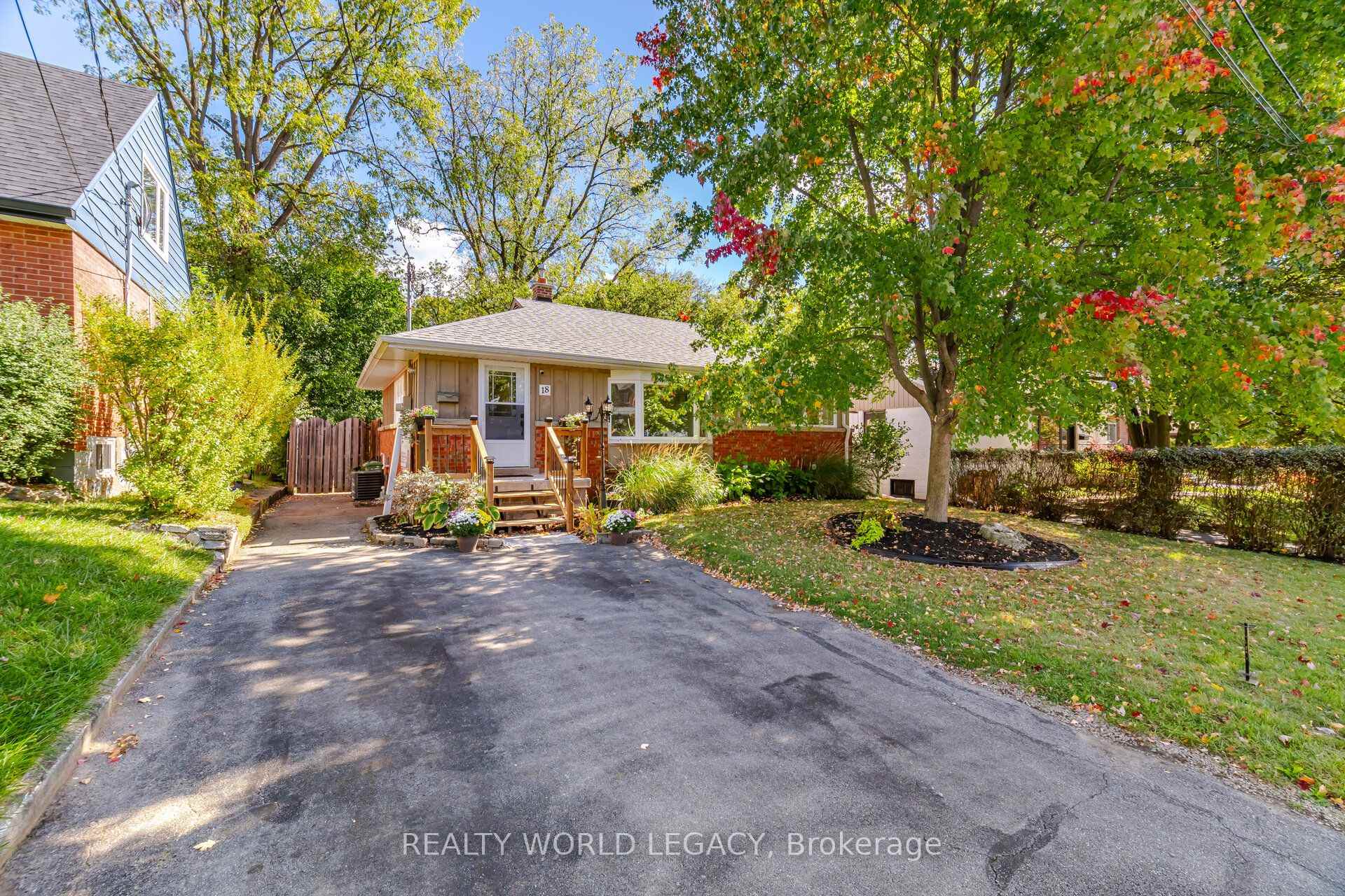 Photo 2 of 18 Delsey Street, Hamilton, Dundas — HOMEH