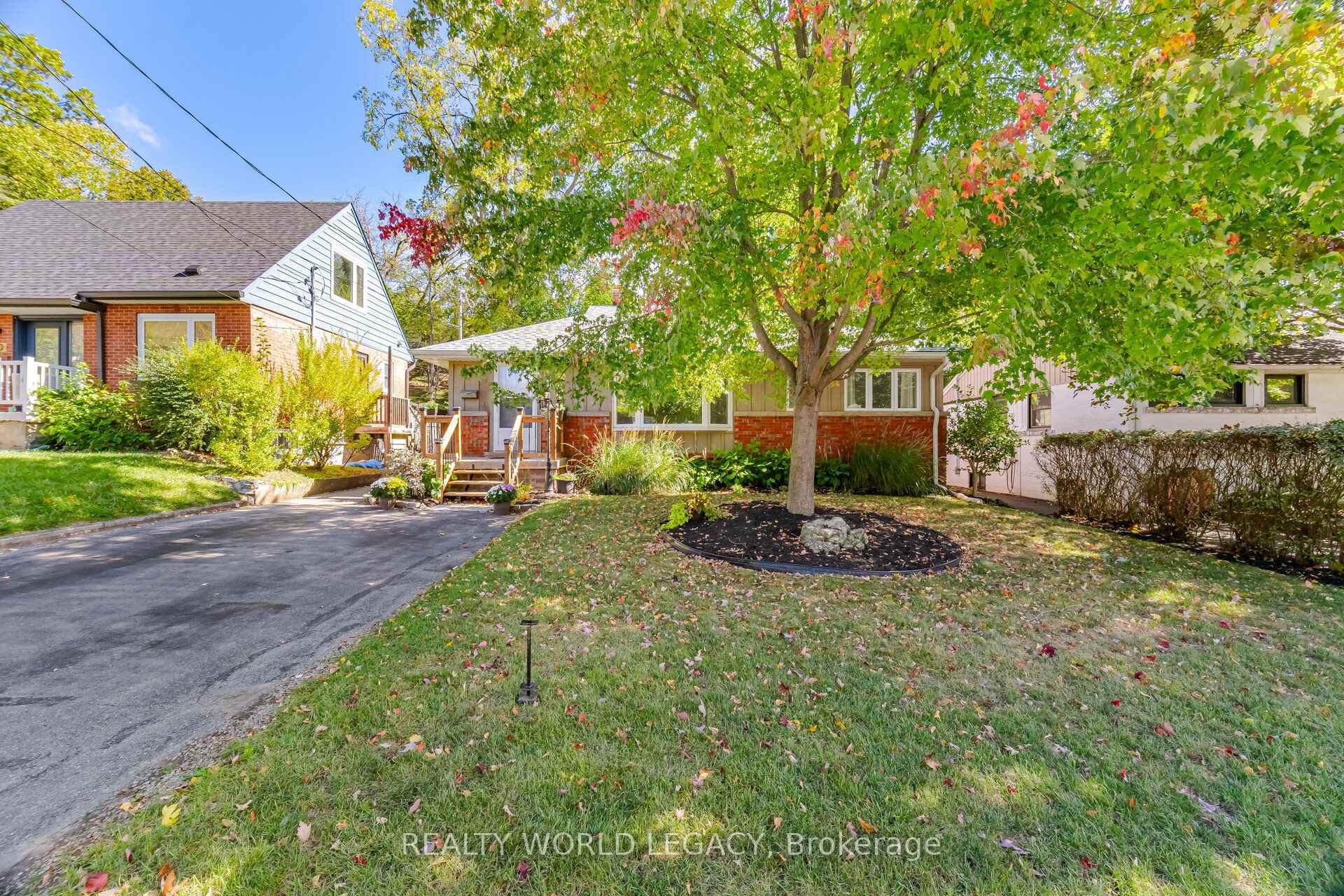 Photo 3 of 18 Delsey Street, Hamilton, Dundas — HOMEH