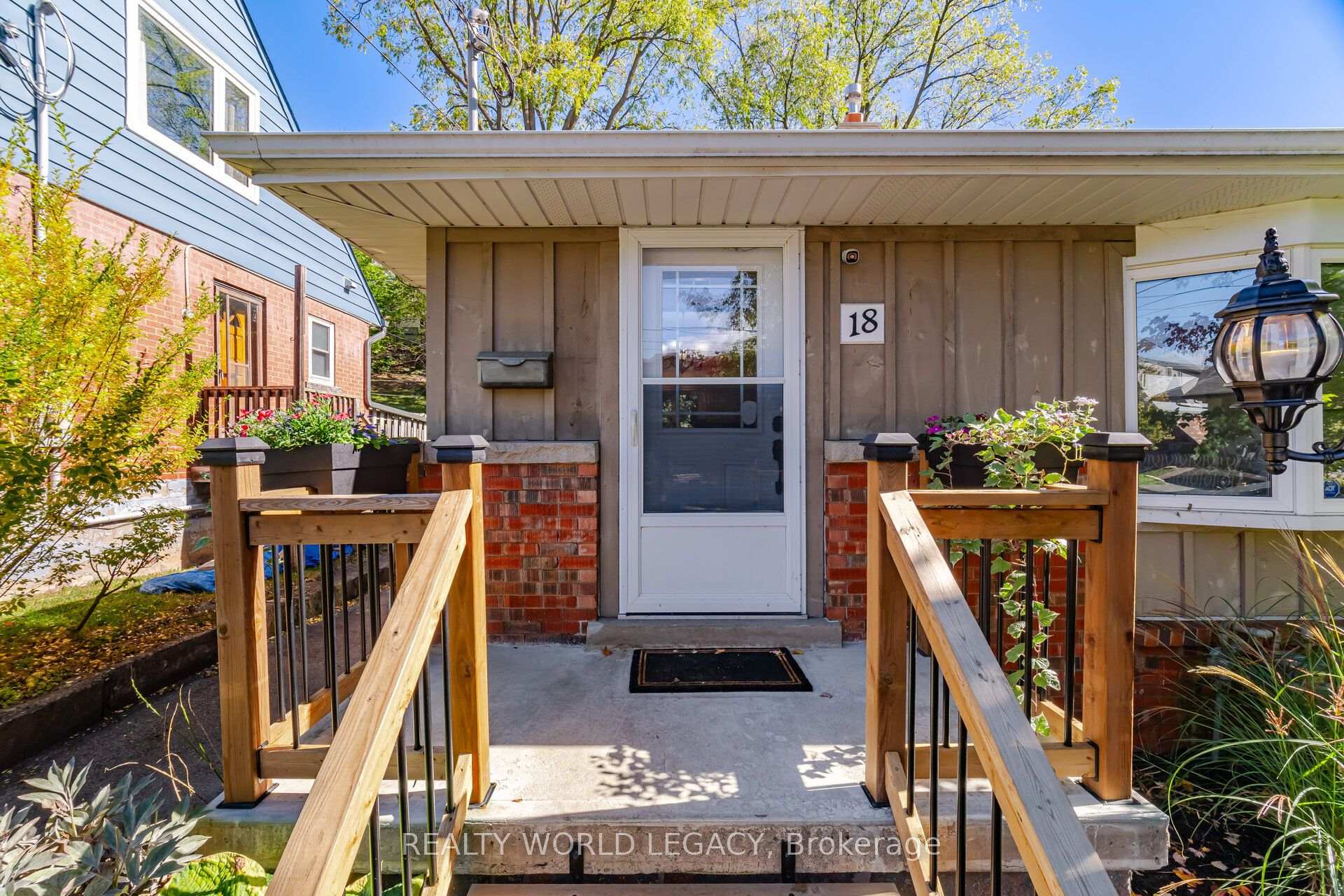 Photo 6 of 18 Delsey Street, Hamilton, Dundas — HOMEH