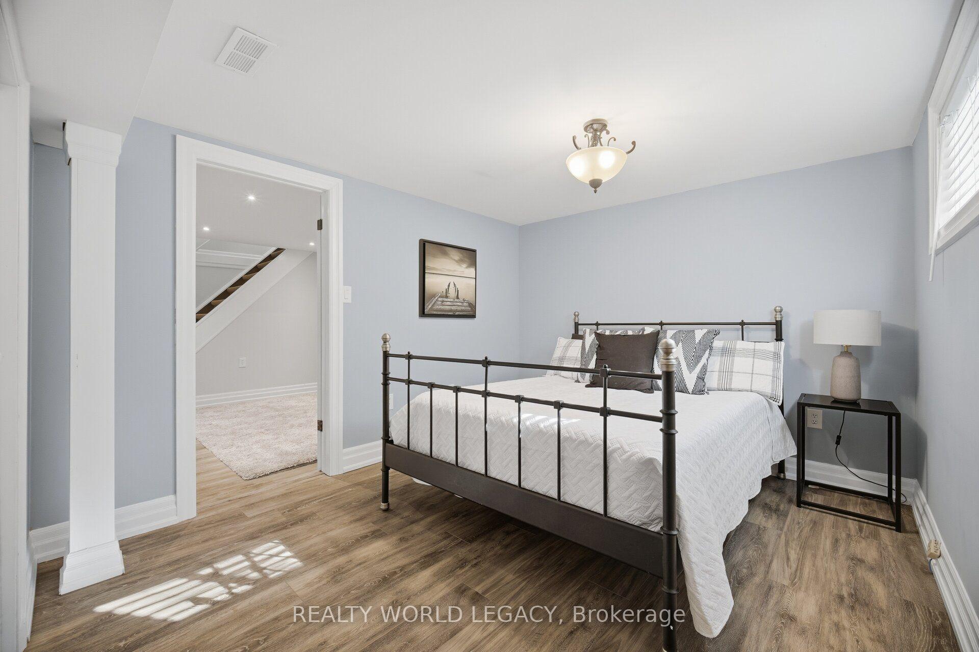 Photo 33 of 18 Delsey Street, Hamilton, Dundas — HOMEH