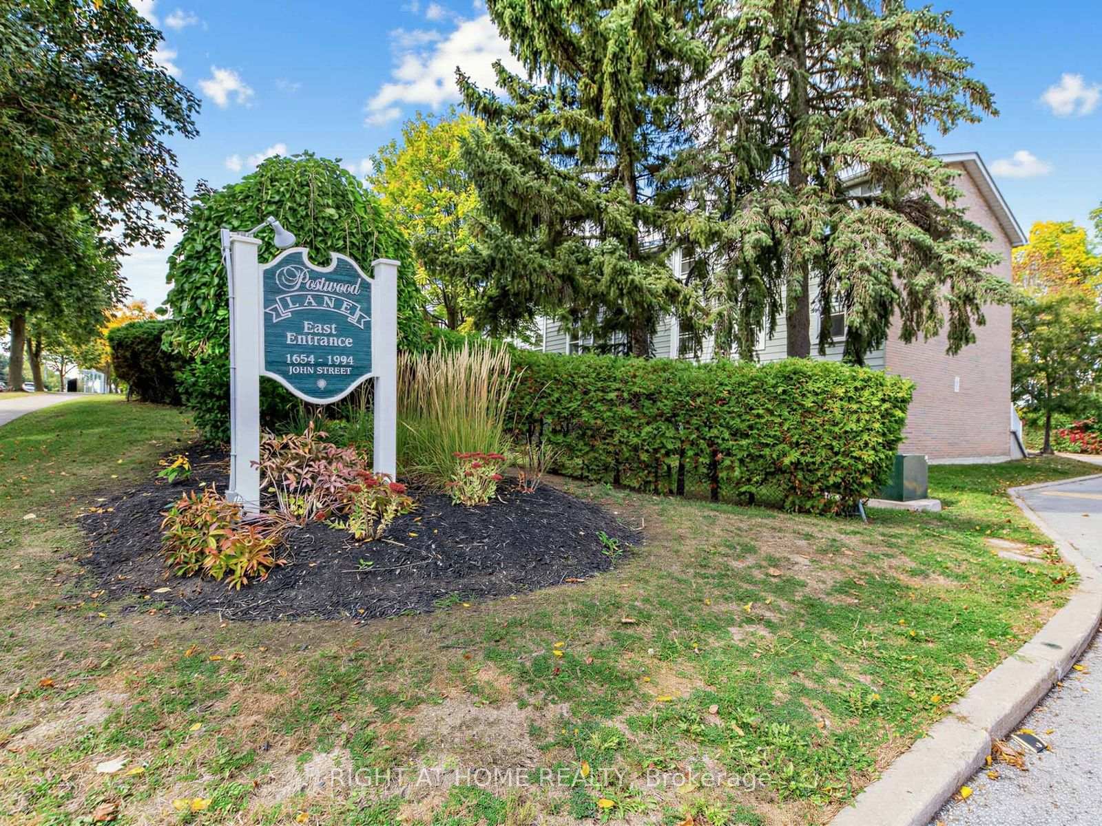 Photo 32 of 1984 John Street, Markham, Bayview Fairway-Bayview Country Club Estates — HOMEH