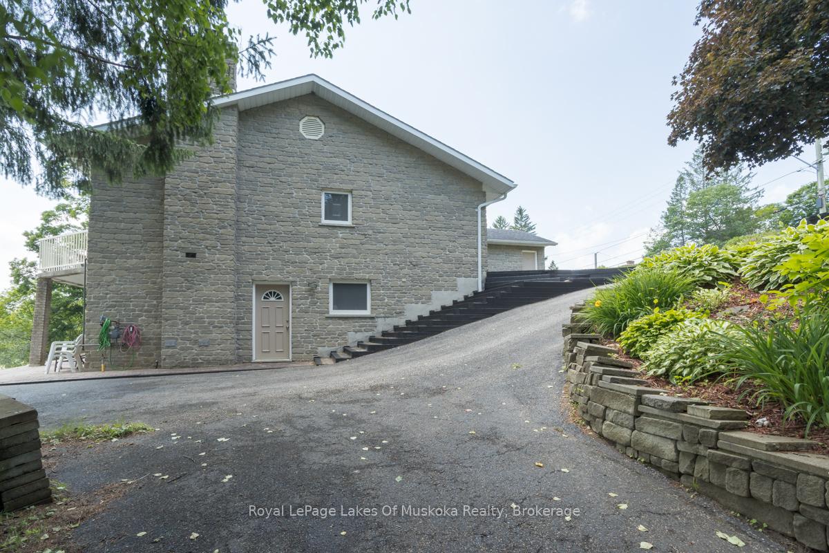 Photo 3 of 110 Dill Street, Bracebridge — HOMEH