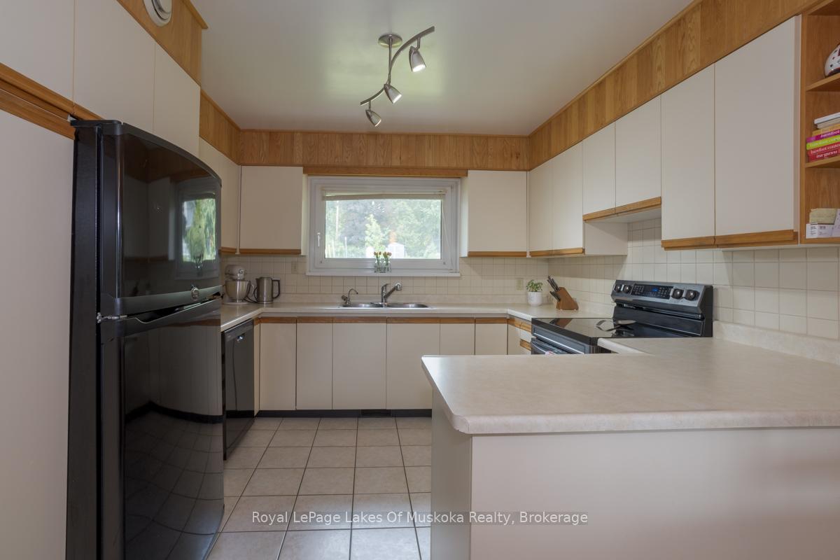 Photo 16 of 110 Dill Street, Bracebridge — HOMEH