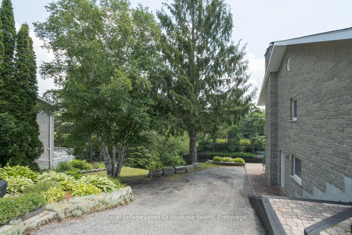 Photo 42 of 110 Dill Street, Bracebridge — HOMEH
