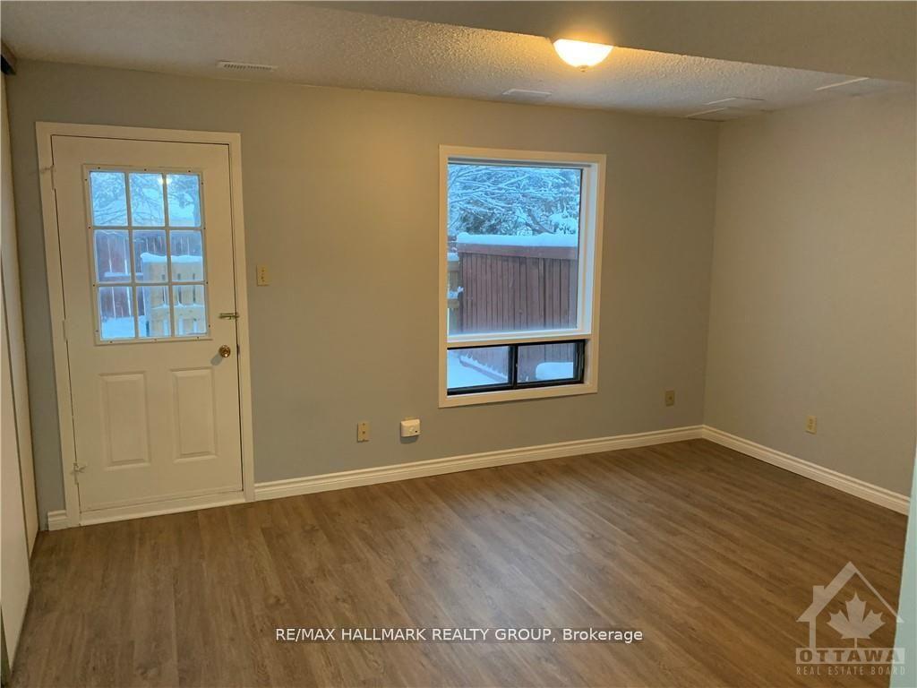 Photo 2 of 23 Black Forest Lane, Ottawa, Arbeatha Park — HOMEH