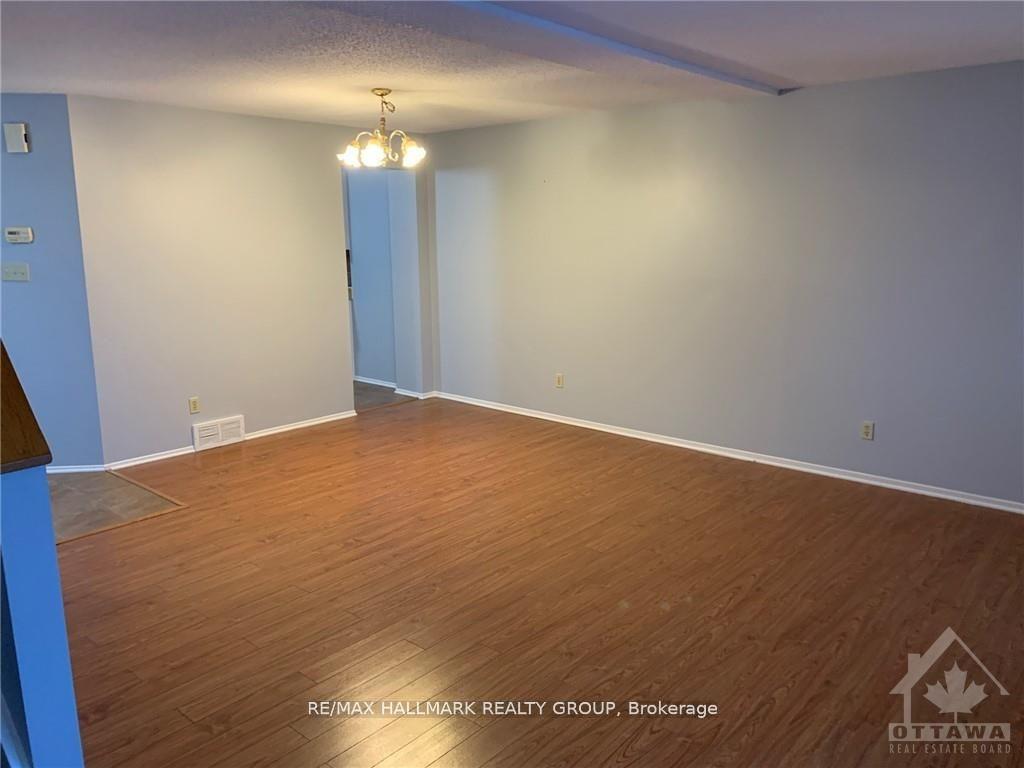 Photo 4 of 23 Black Forest Lane, Ottawa, Arbeatha Park — HOMEH