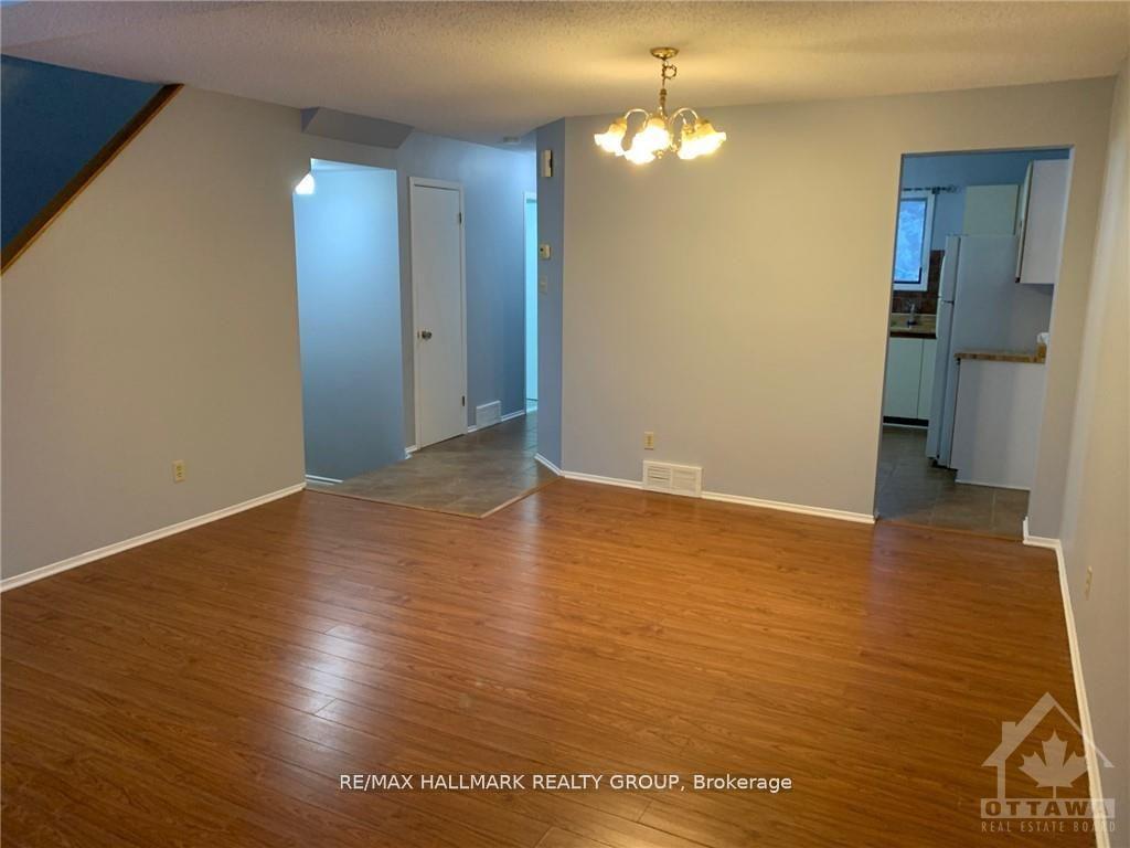 Photo 5 of 23 Black Forest Lane, Ottawa, Arbeatha Park — HOMEH