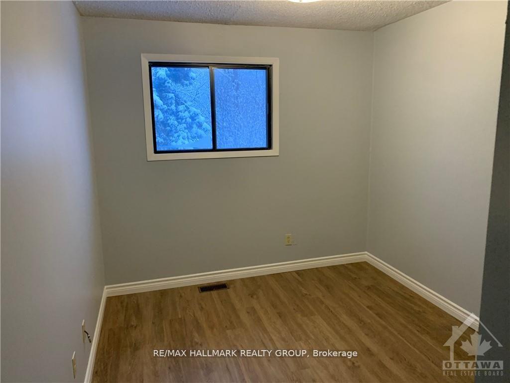 Photo 14 of 23 Black Forest Lane, Ottawa, Arbeatha Park — HOMEH