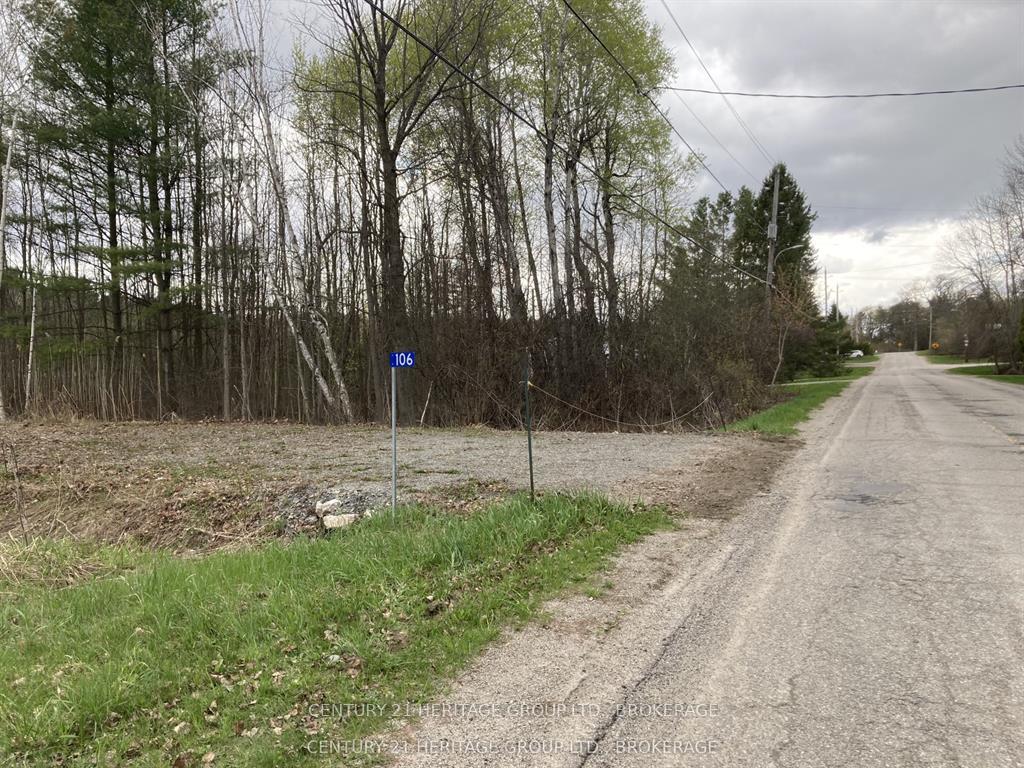 Photo 2 of 106 Perth Street, Rideau Lakes, Rideau Lakes (South Crosby) Twp — HOMEH