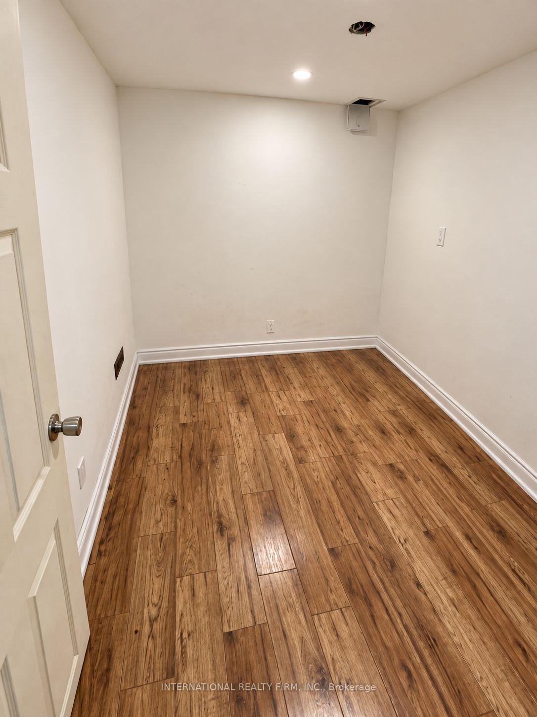 Photo 2 of Unit Basement, 16 Constellation Crescent, Richmond Hill, Observatory — HOMEH