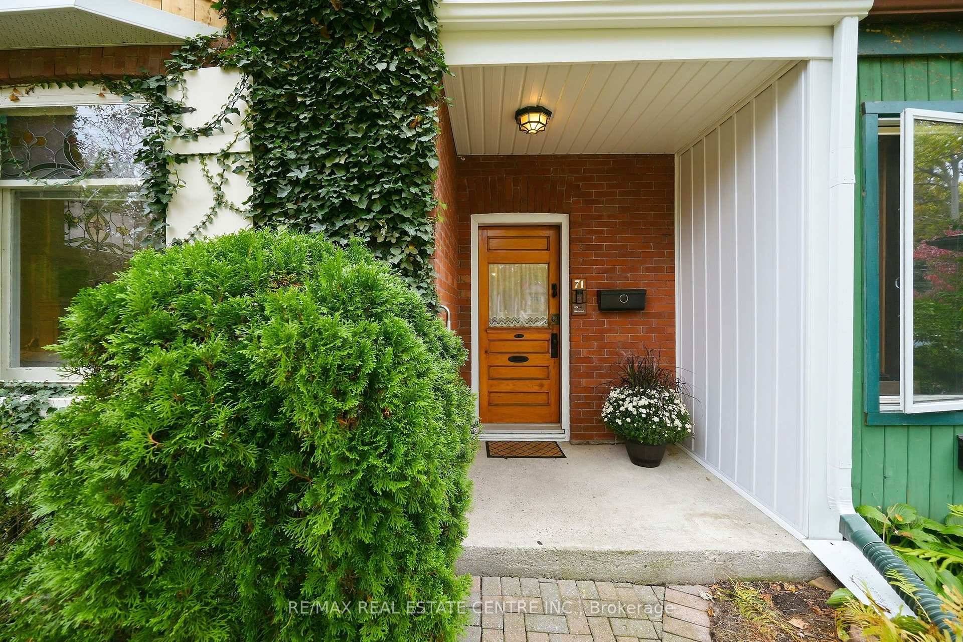 Photo 3 of 71 Lyall Avenue, Toronto, East End-Danforth — HOMEH