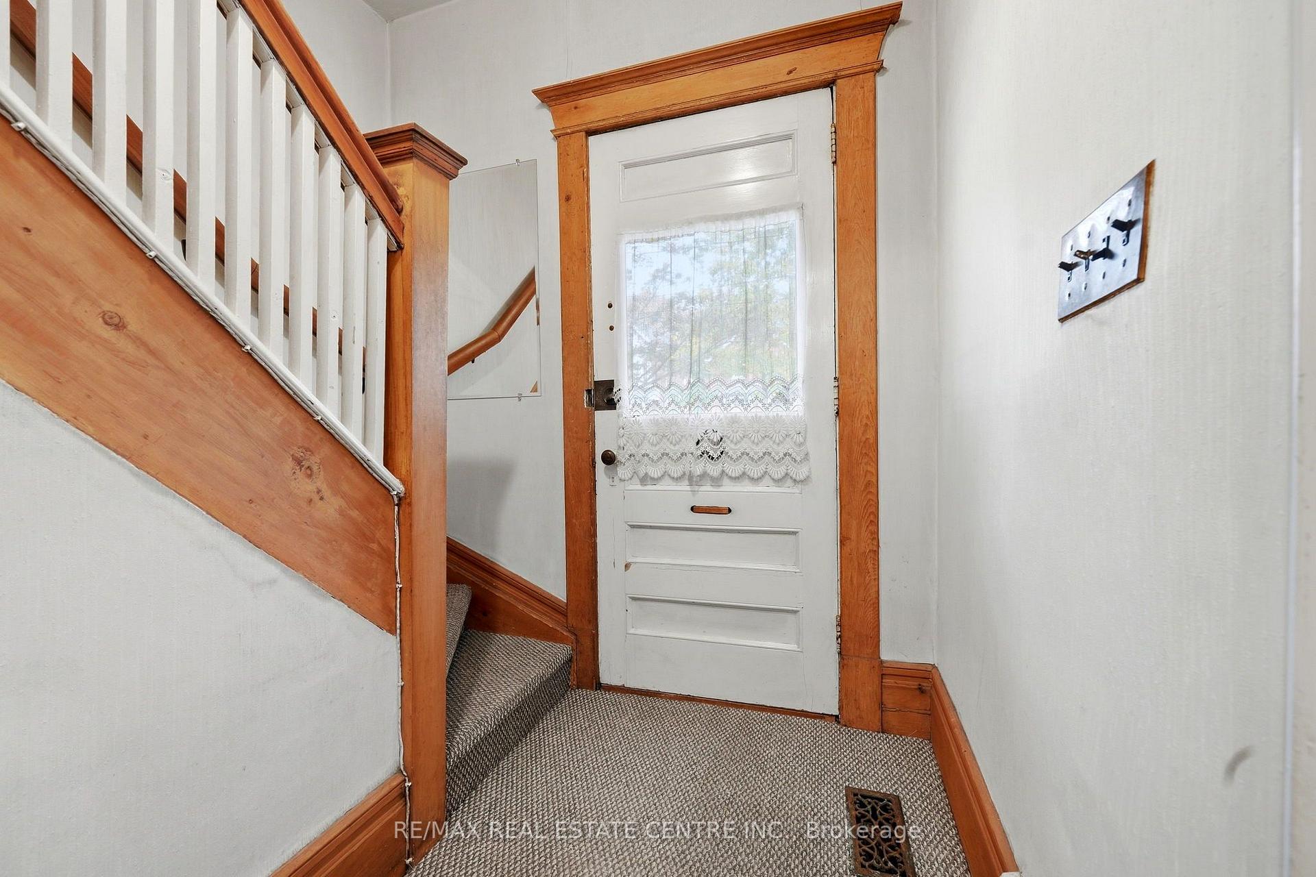 Photo 4 of 71 Lyall Avenue, Toronto, East End-Danforth — HOMEH