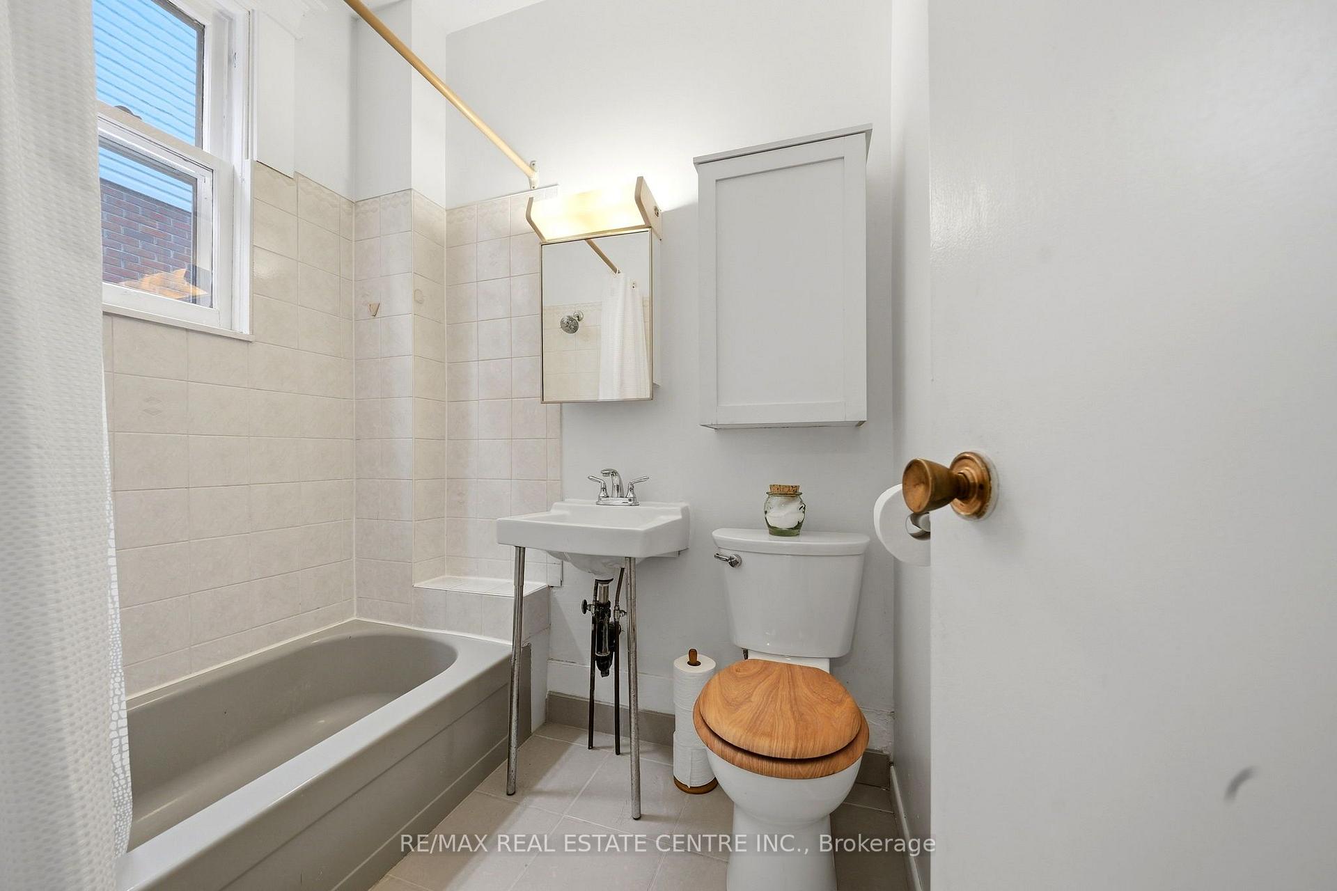 Photo 13 of 71 Lyall Avenue, Toronto, East End-Danforth — HOMEH
