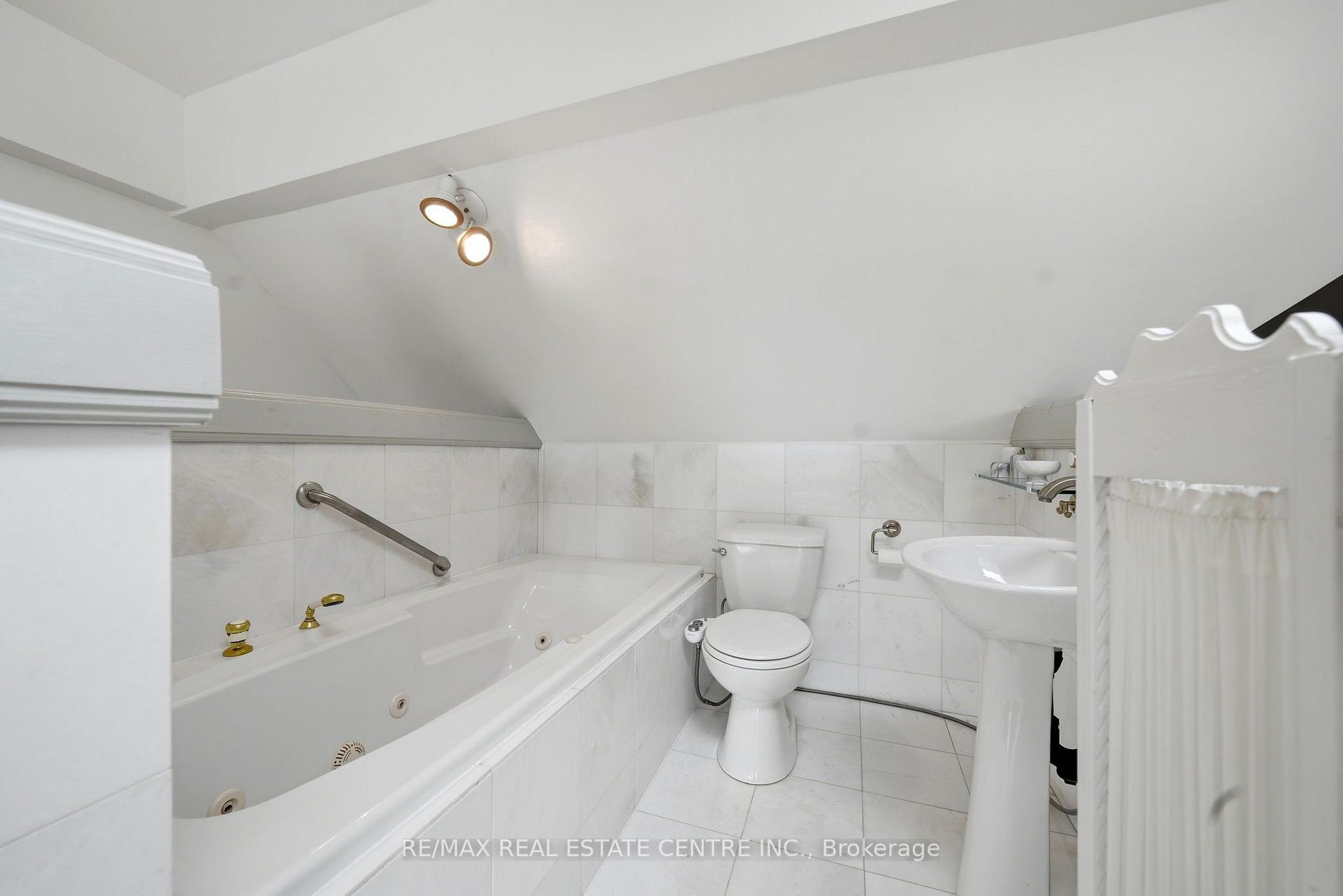Photo 31 of 71 Lyall Avenue, Toronto, East End-Danforth — HOMEH