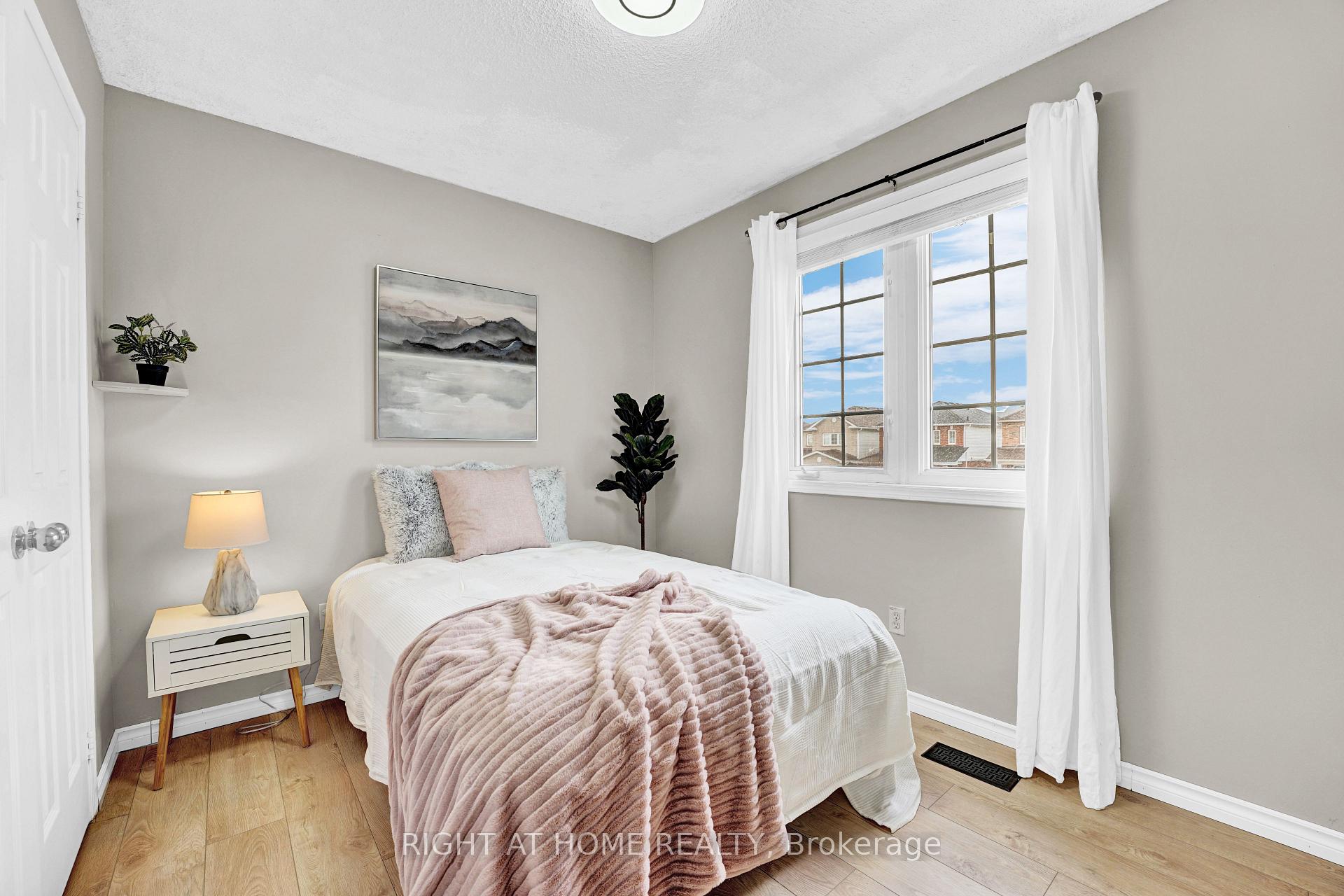 Photo 13 of 1720 Radcliffe Drive, Oshawa, Samac — HOMEH