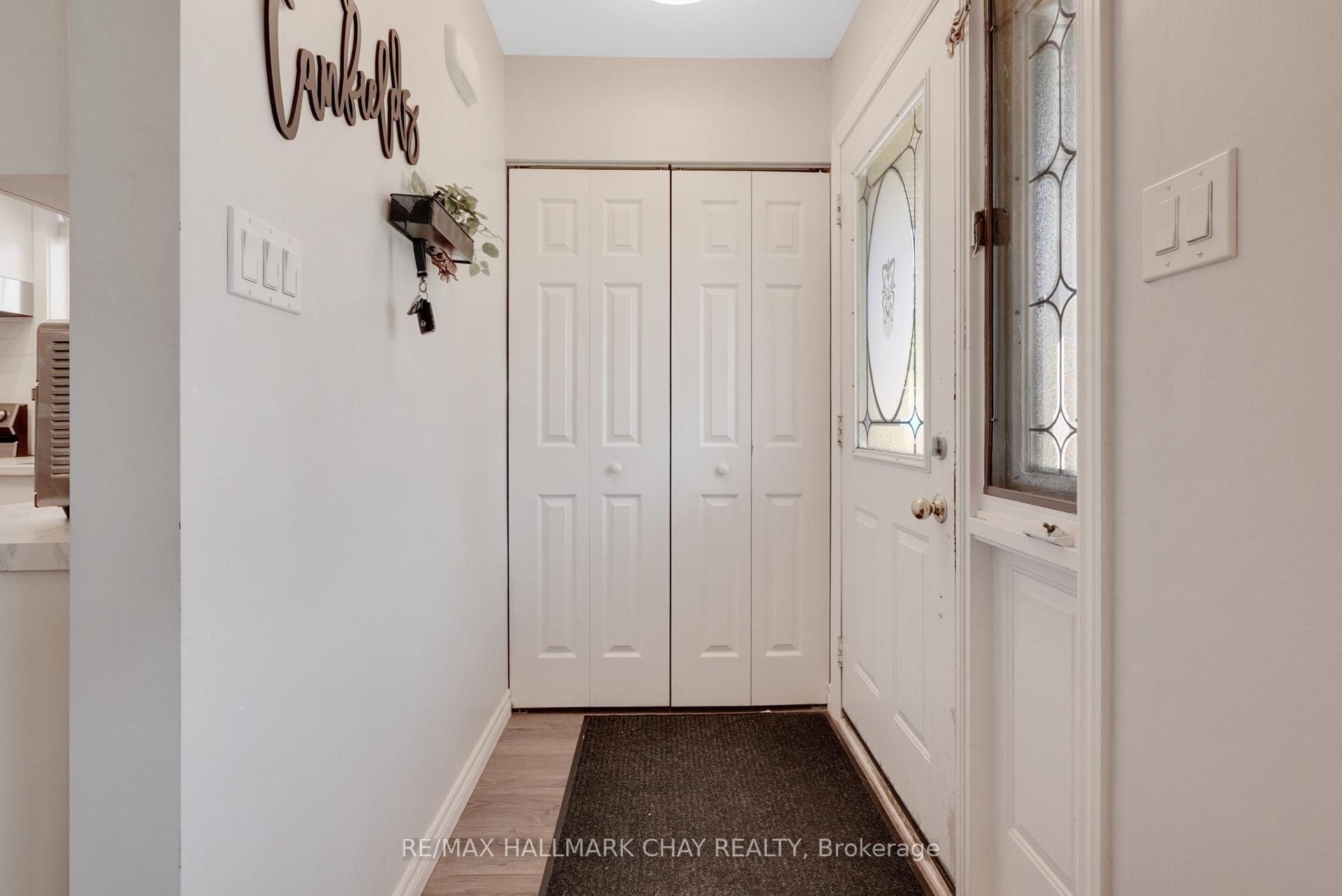 Photo 4 of Unit UPPER, 11 Daphne Crescent, Barrie, Cundles East — HOMEH