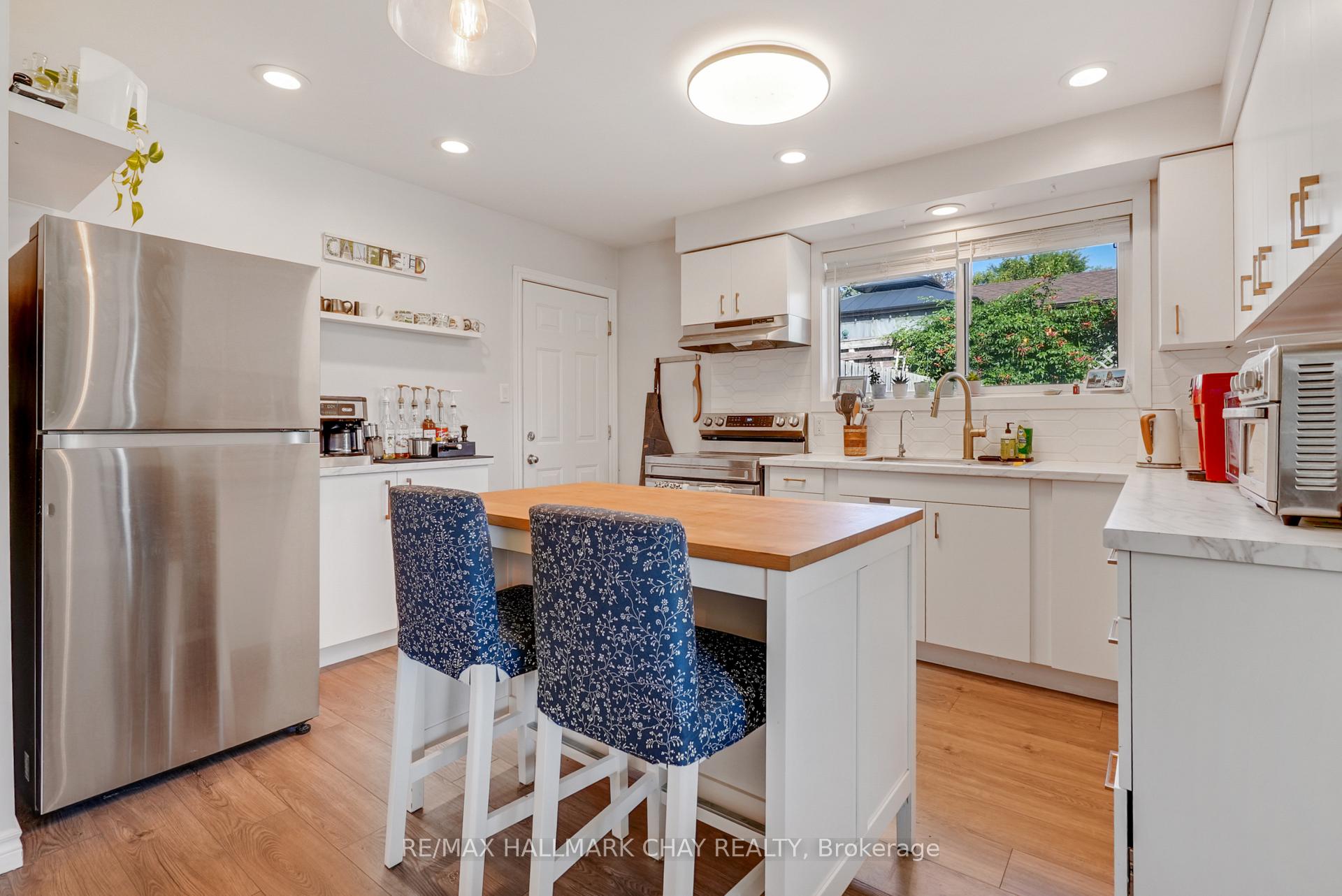 Photo 10 of Unit UPPER, 11 Daphne Crescent, Barrie, Cundles East — HOMEH
