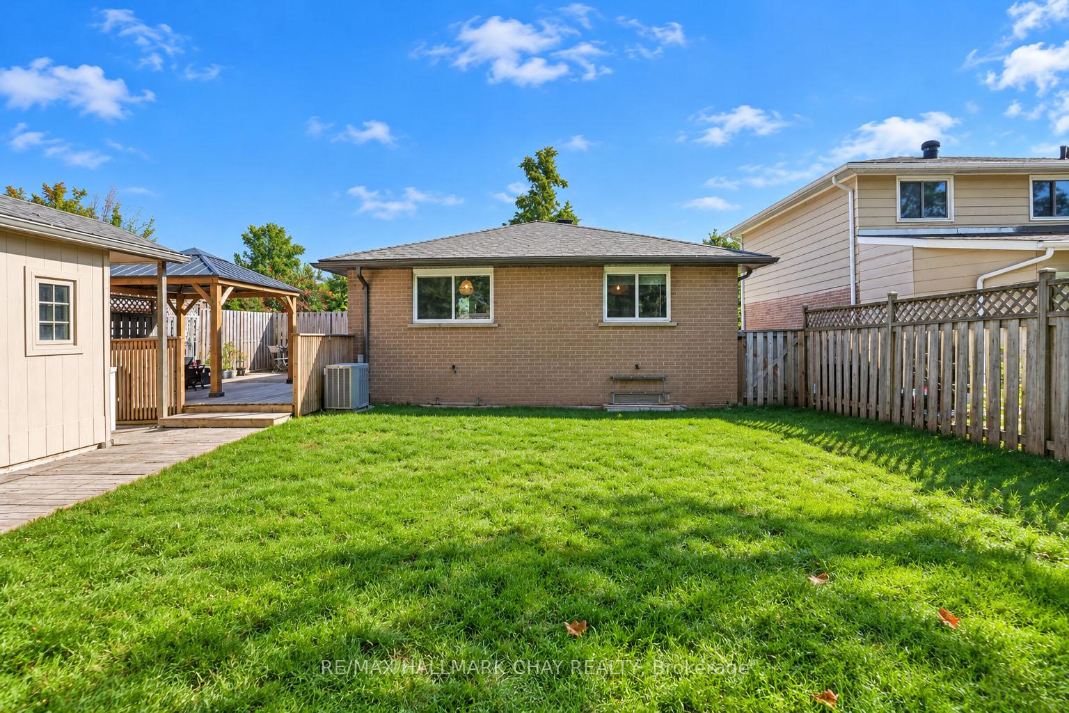 Photo 23 of Unit UPPER, 11 Daphne Crescent, Barrie, Cundles East — HOMEH