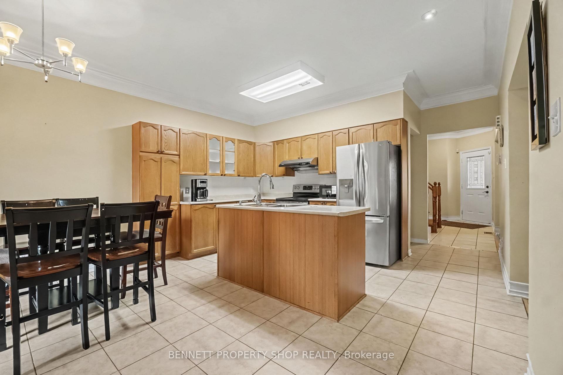 Photo 3 of 644 Valin Street, Ottawa, Fallingbrook/Gardenway South — HOMEH