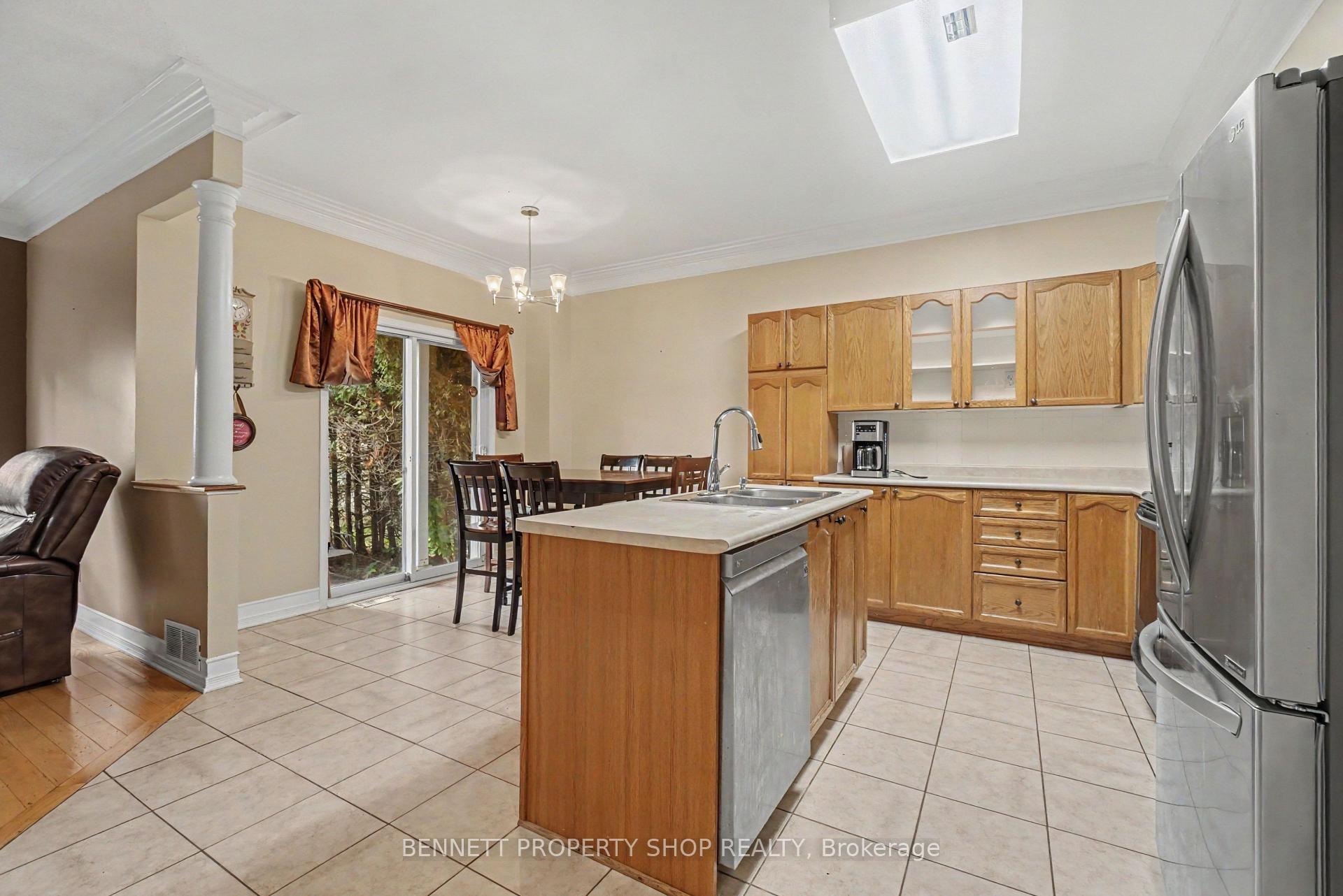 Photo 4 of 644 Valin Street, Ottawa, Fallingbrook/Gardenway South — HOMEH