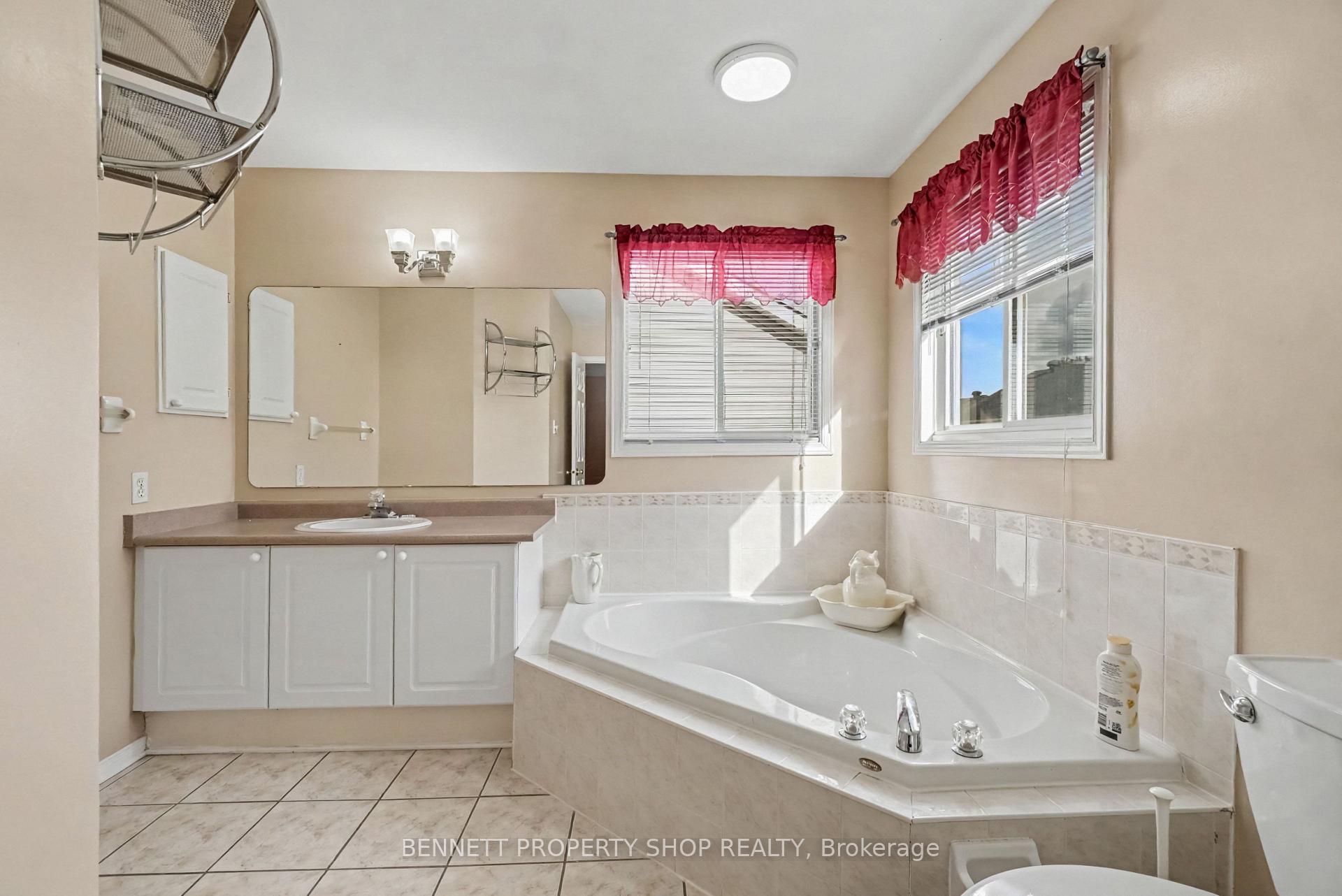 Photo 11 of 644 Valin Street, Ottawa, Fallingbrook/Gardenway South — HOMEH