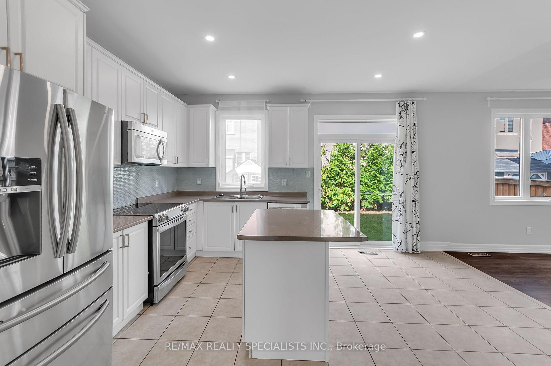 Photo 8 of 12 Greco Avenue, Georgina, Keswick South — HOMEH