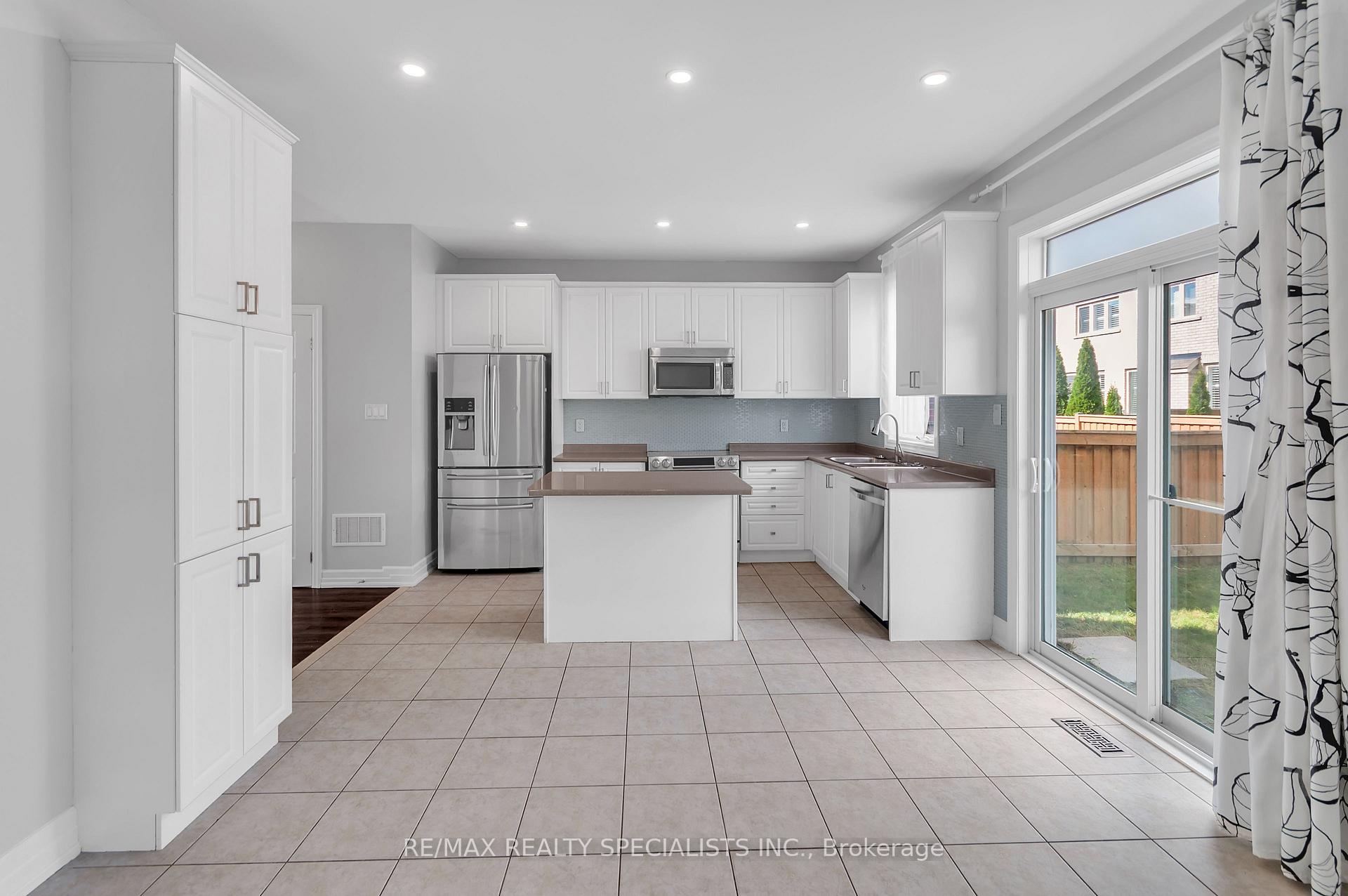 Photo 10 of 12 Greco Avenue, Georgina, Keswick South — HOMEH
