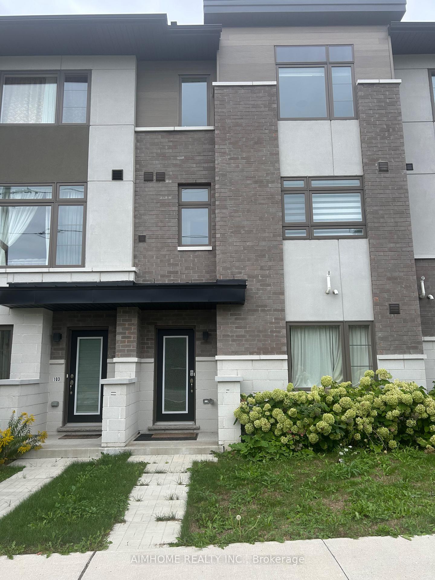 Front of Unit 102, 250 Finch Avenue