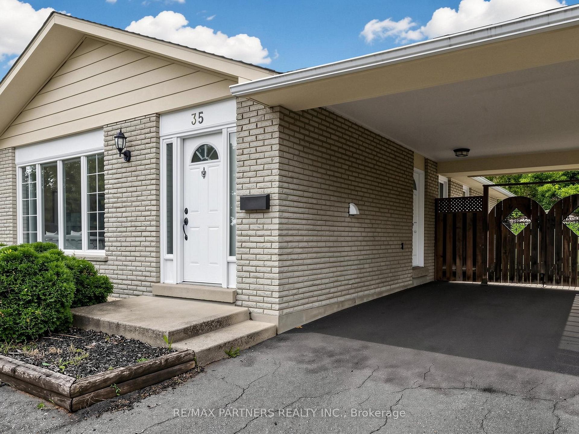 Photo 3 of 35 Culham Street, Oakville, College Park — HOMEH