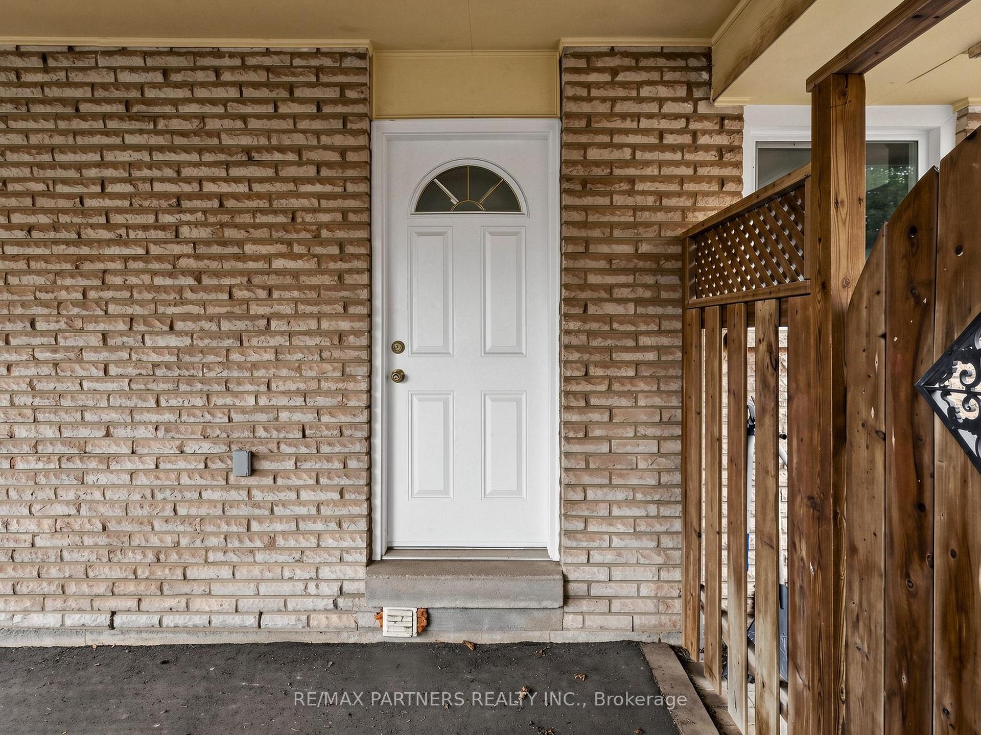 Photo 4 of 35 Culham Street, Oakville, College Park — HOMEH