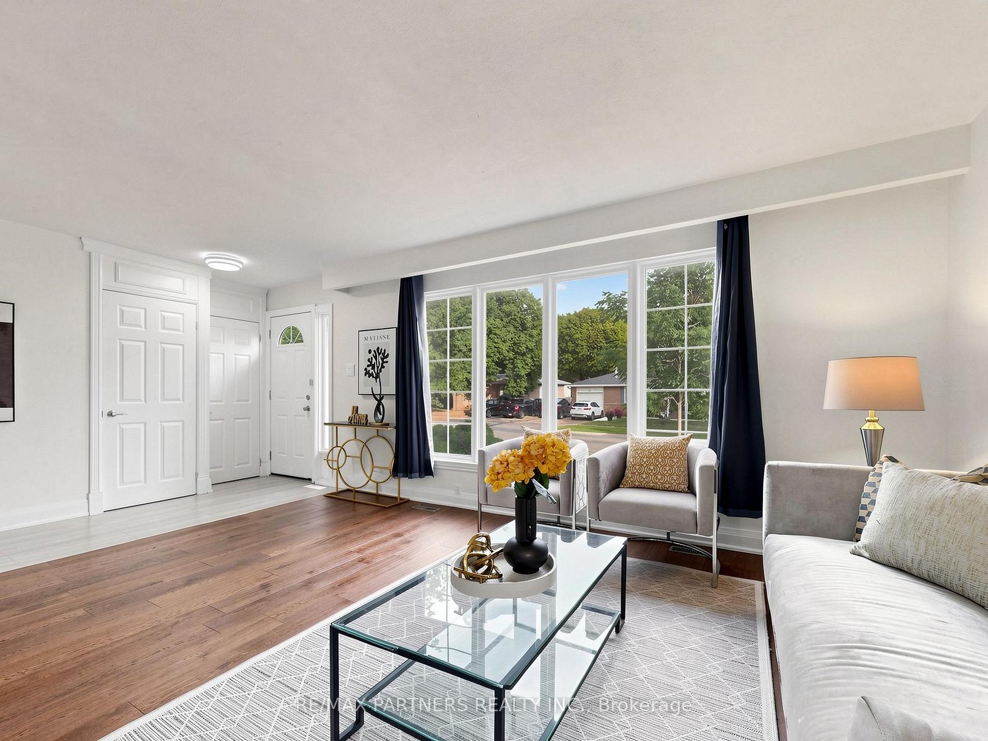 Photo 7 of 35 Culham Street, Oakville, College Park — HOMEH