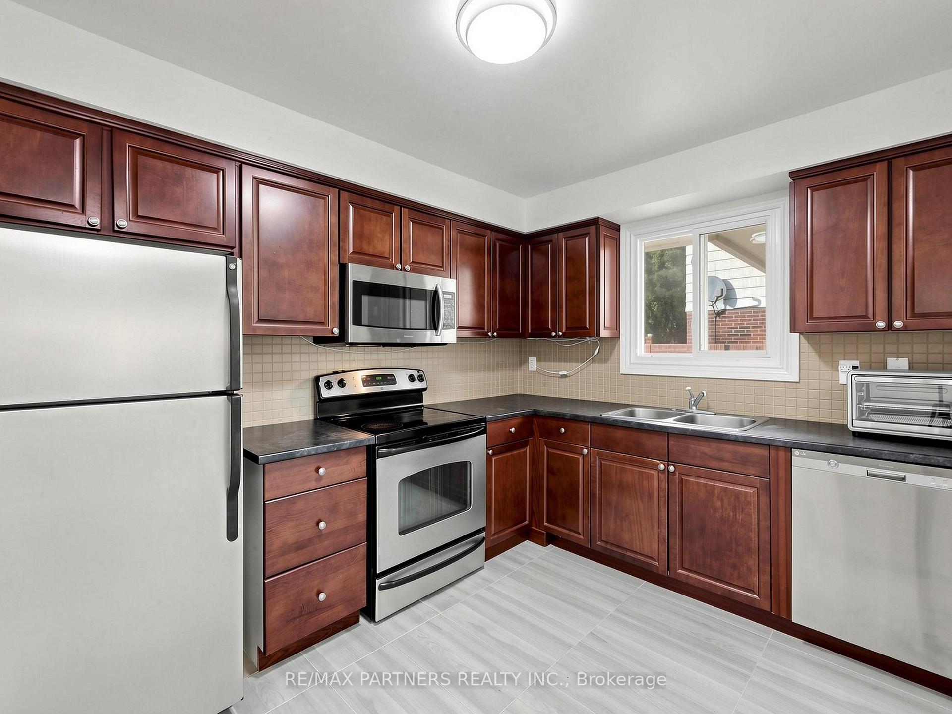 Photo 13 of 35 Culham Street, Oakville, College Park — HOMEH