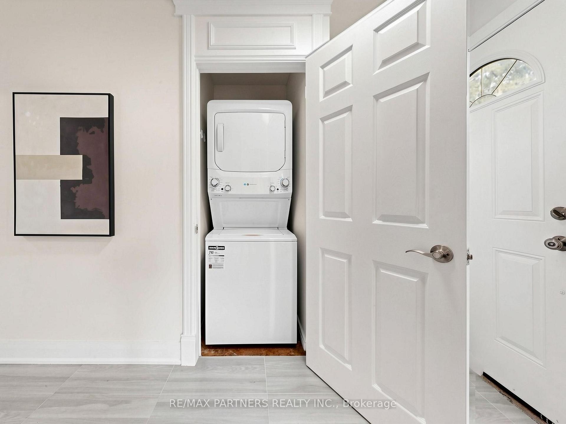 Photo 16 of 35 Culham Street, Oakville, College Park — HOMEH